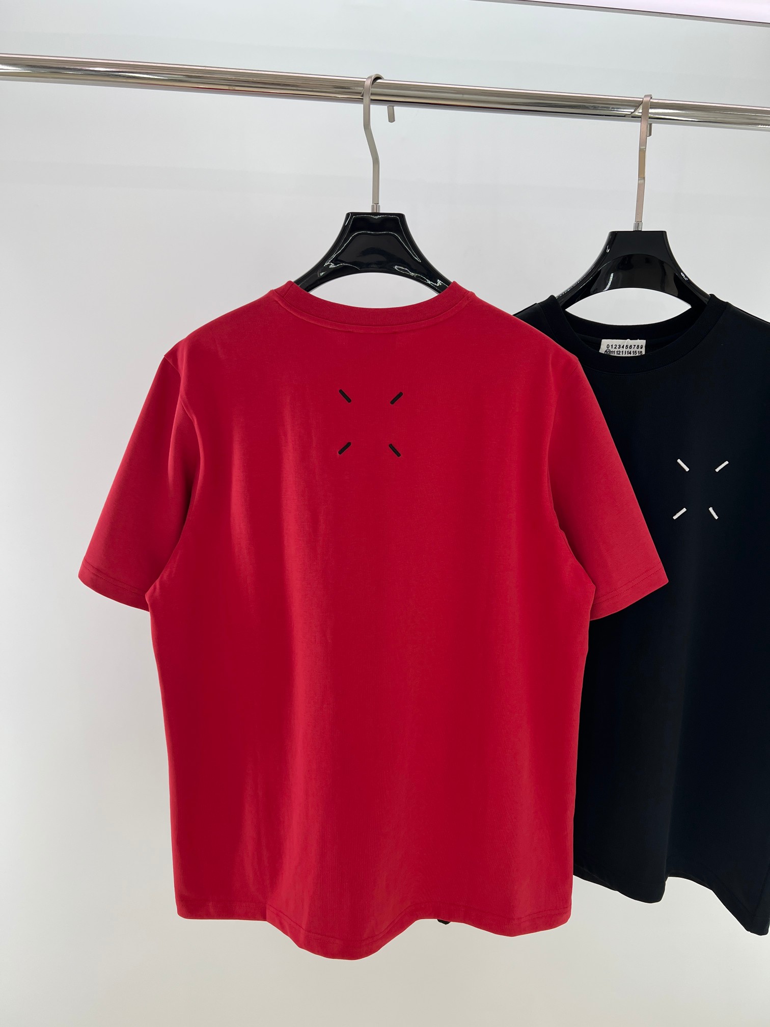 MM6马吉拉*经典回归！情侣款短袖T恤 简约不简单的MM6短袖，把舒适与时髦一键拿捏，情侣党闭眼入，一起