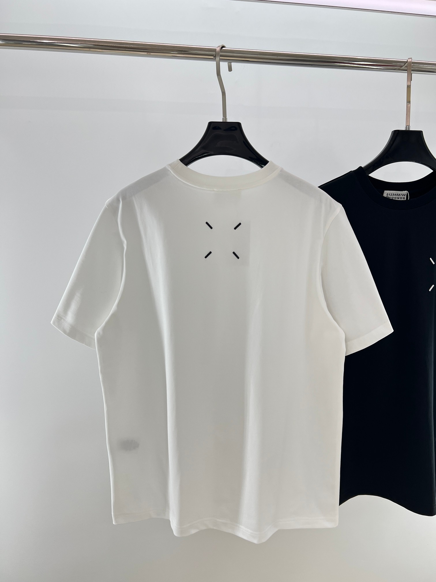 MM6马吉拉*经典回归！情侣款短袖T恤 简约不简单的MM6短袖，把舒适与时髦一键拿捏，情侣党闭眼入，一起