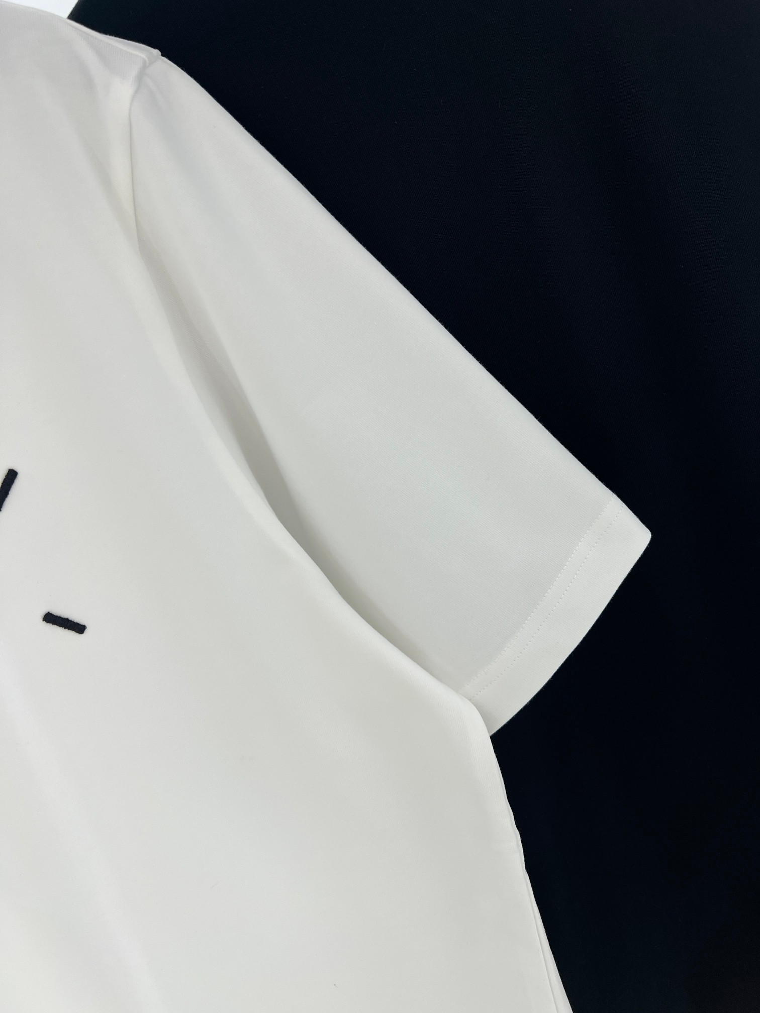 MM6马吉拉*经典回归！情侣款短袖T恤 简约不简单的MM6短袖，把舒适与时髦一键拿捏，情侣党闭眼入，一起