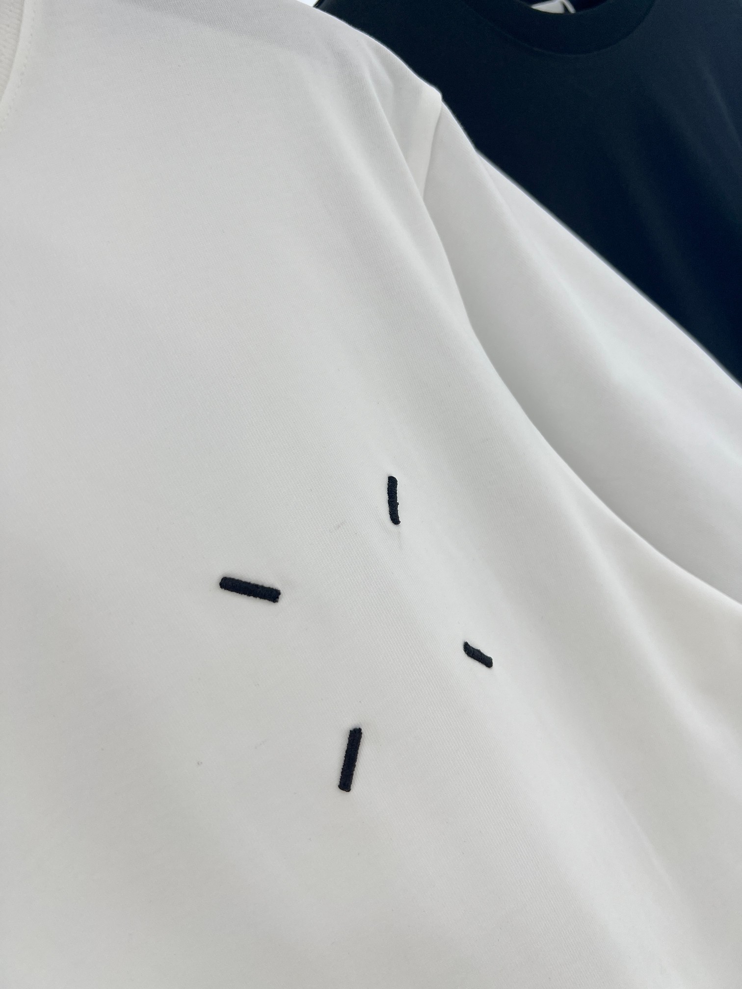 MM6马吉拉*经典回归！情侣款短袖T恤 简约不简单的MM6短袖，把舒适与时髦一键拿捏，情侣党闭眼入，一起