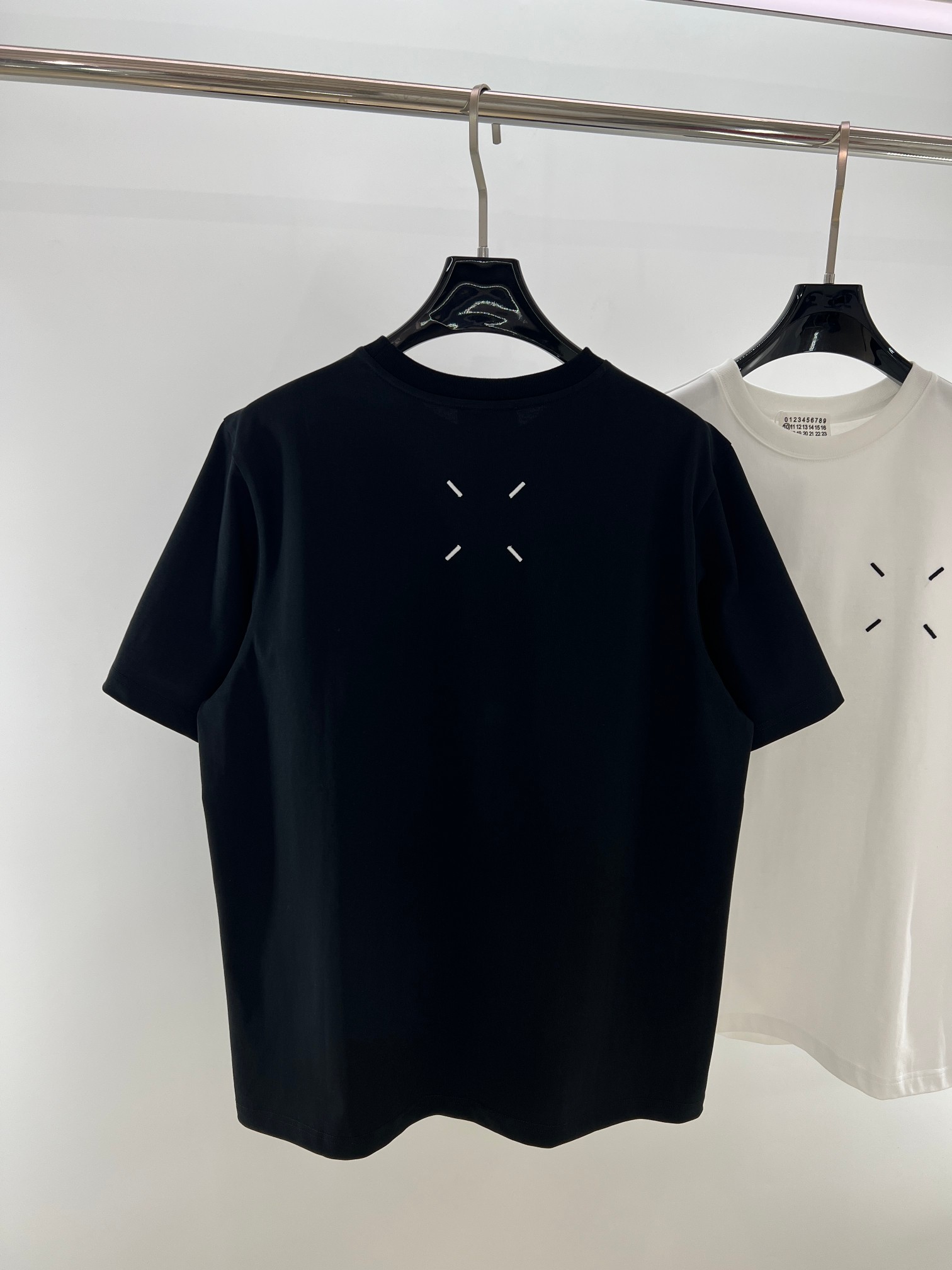 MM6马吉拉*经典回归！情侣款短袖T恤 简约不简单的MM6短袖，把舒适与时髦一键拿捏，情侣党闭眼入，一起