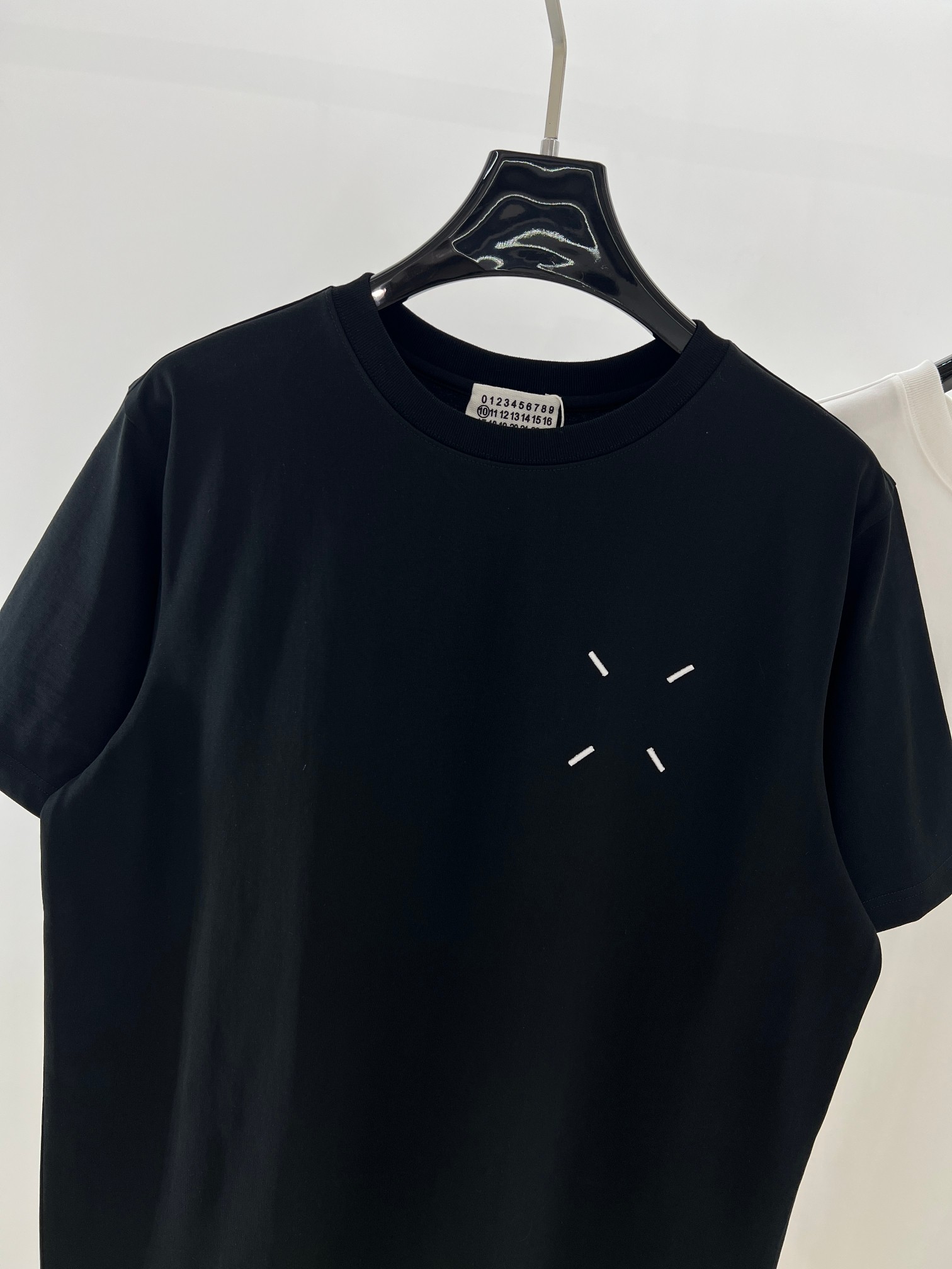 MM6马吉拉*经典回归！情侣款短袖T恤 简约不简单的MM6短袖，把舒适与时髦一键拿捏，情侣党闭眼入，一起