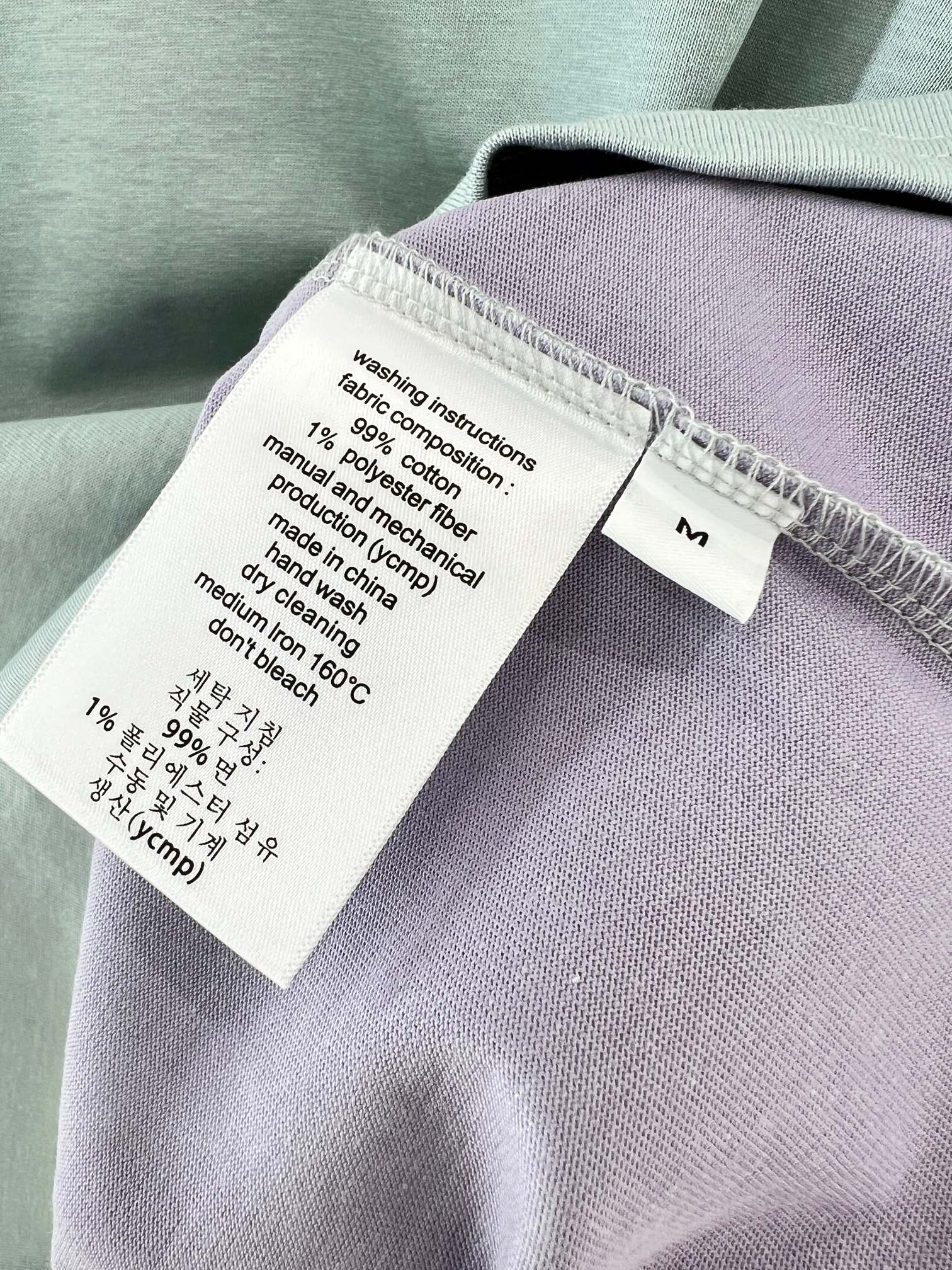 LW拼色刺绣 T 恤 | 把高级感穿在身上 浅蓝主调清新柔和，暗藏的拼色设计（领口、袖口等细节处），不动