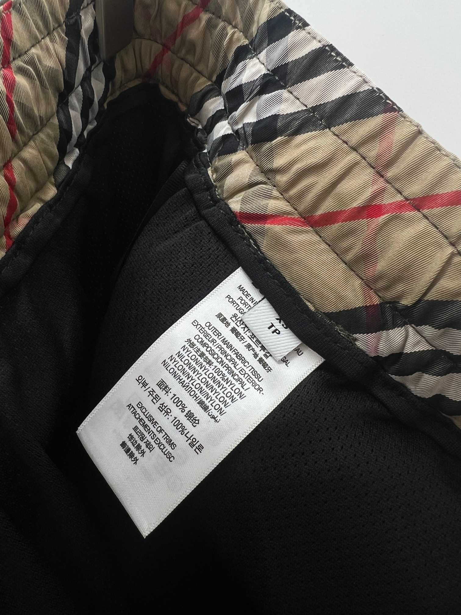 。 秋冬新款~BBY军绿色战马徽标抽绳束口裤 经典的军绿色，自带复古又硬朗的气质，轻松适配各种风格的穿搭