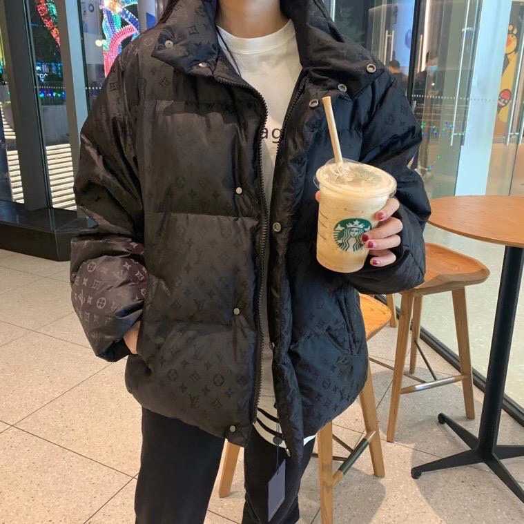 NO:537778,Down jacket -. 1V new style of old-fashioned jacquard down jacket, filled with 90 white duck down, 700 fluffy, commonly known as bread down jacket. Men and women couples wear color black Size 46 48 50 52,,down jacket,alexander wang19860909羽绒服-. 1V新款老花提花羽绒服 填充90白鸭绒 700蓬松度 俗称面包羽绒服.男女情侣装 颜色黑色 尺码46 48 50 52,,down jacket,alexander wang,Men's clothing