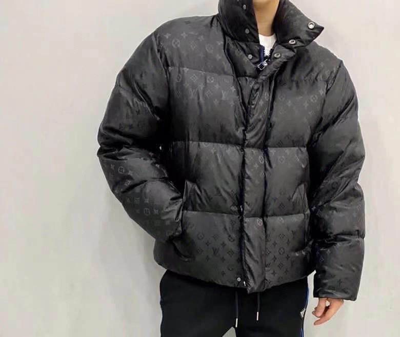 羽绒服-。 1V新款老花提花羽绒服 填充90白鸭绒 700➕蓬松度 俗称面包🍞羽绒服。男女情侣装 颜色：