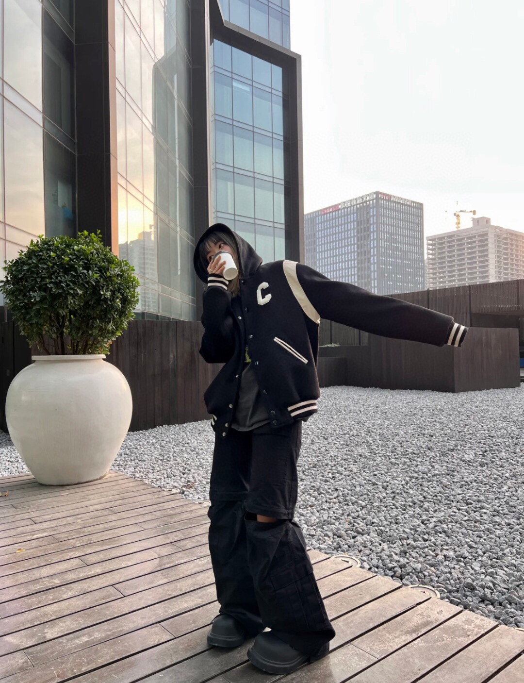 。 CE大C字母标识~情侣款短款嵌花连帽棒球服夹克外套 美式复古学院风的百分之70羊毛混纺外套，区别市场