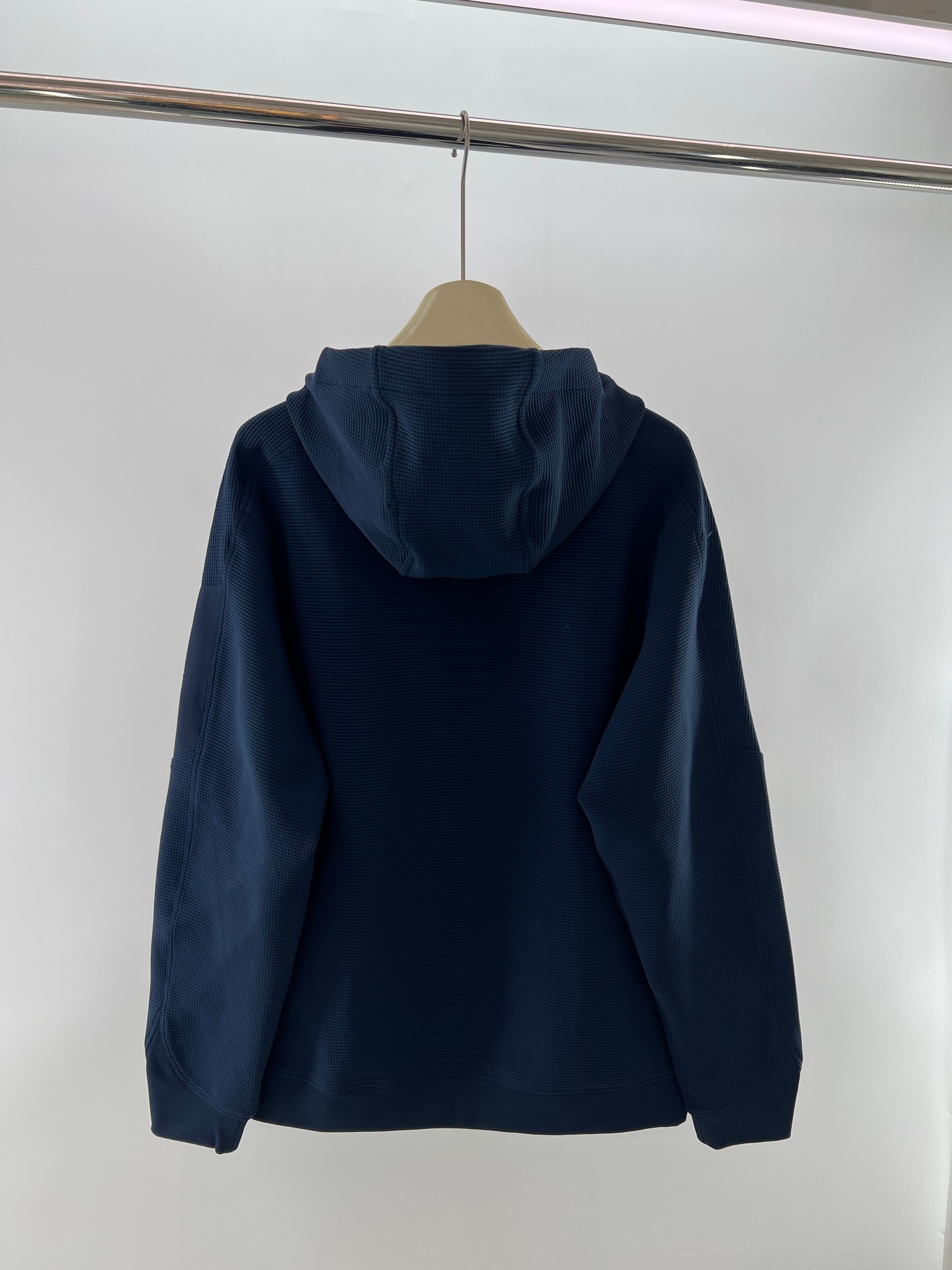 。 新品出货。鸟Olera 华夫格26FW刺绣logo保暖舒适简约连帽夹克外套。顶级刺绣。面料 辅料1: