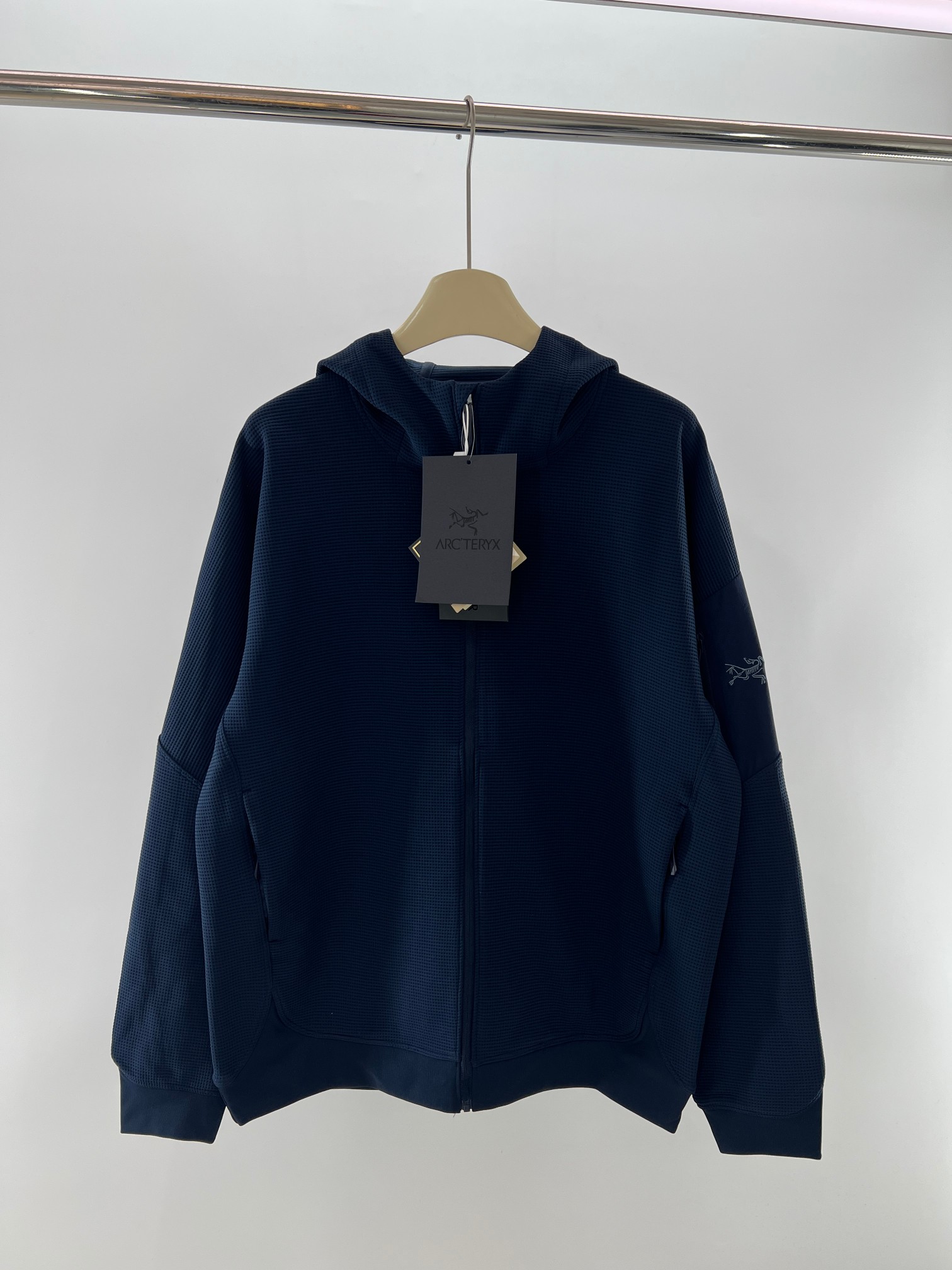 。 新品出货。鸟Olera 华夫格26FW刺绣logo保暖舒适简约连帽夹克外套。顶级刺绣。面料 辅料1:
