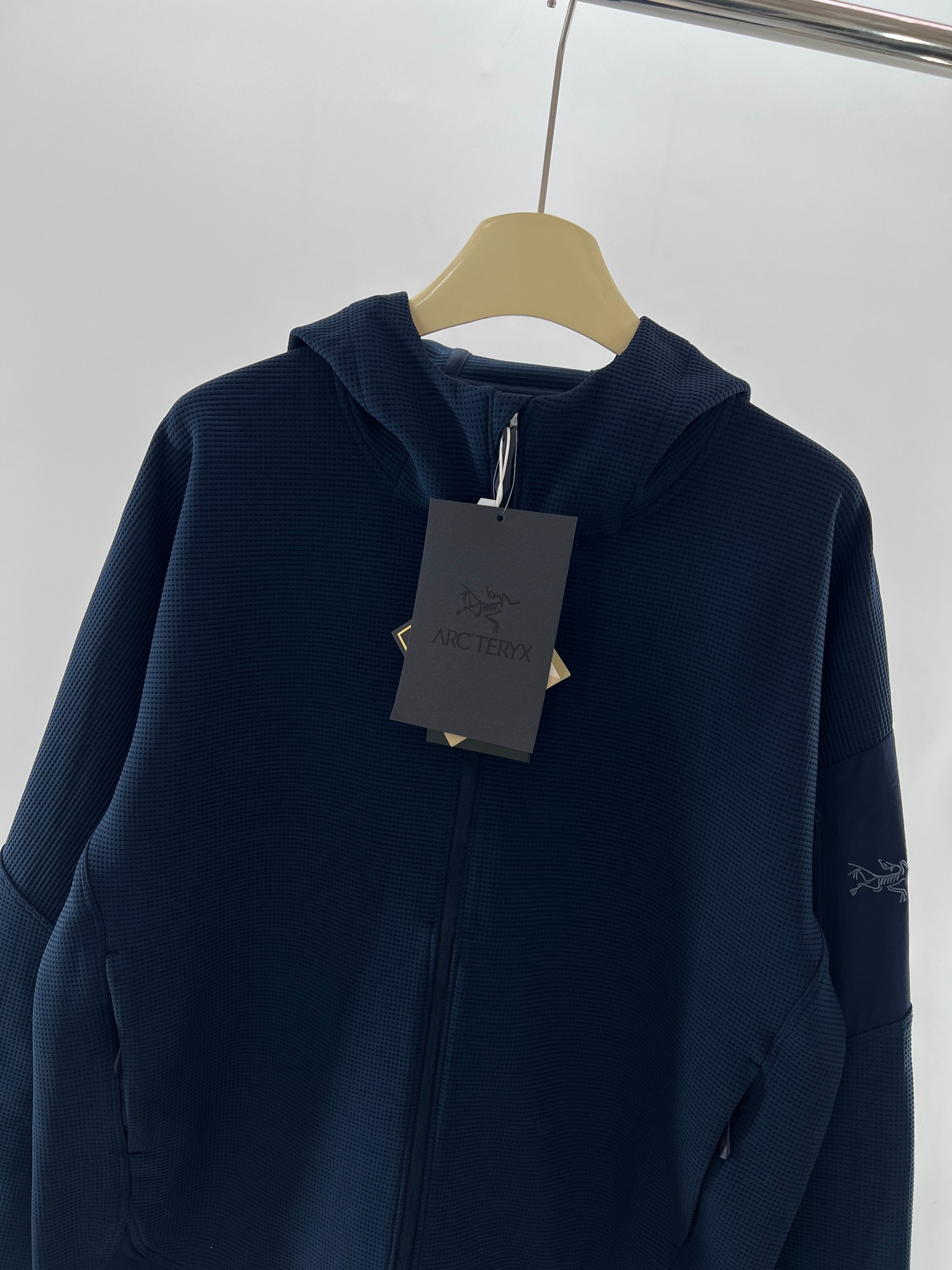 。 新品出货。鸟Olera 华夫格26FW刺绣logo保暖舒适简约连帽夹克外套。顶级刺绣。面料 辅料1: