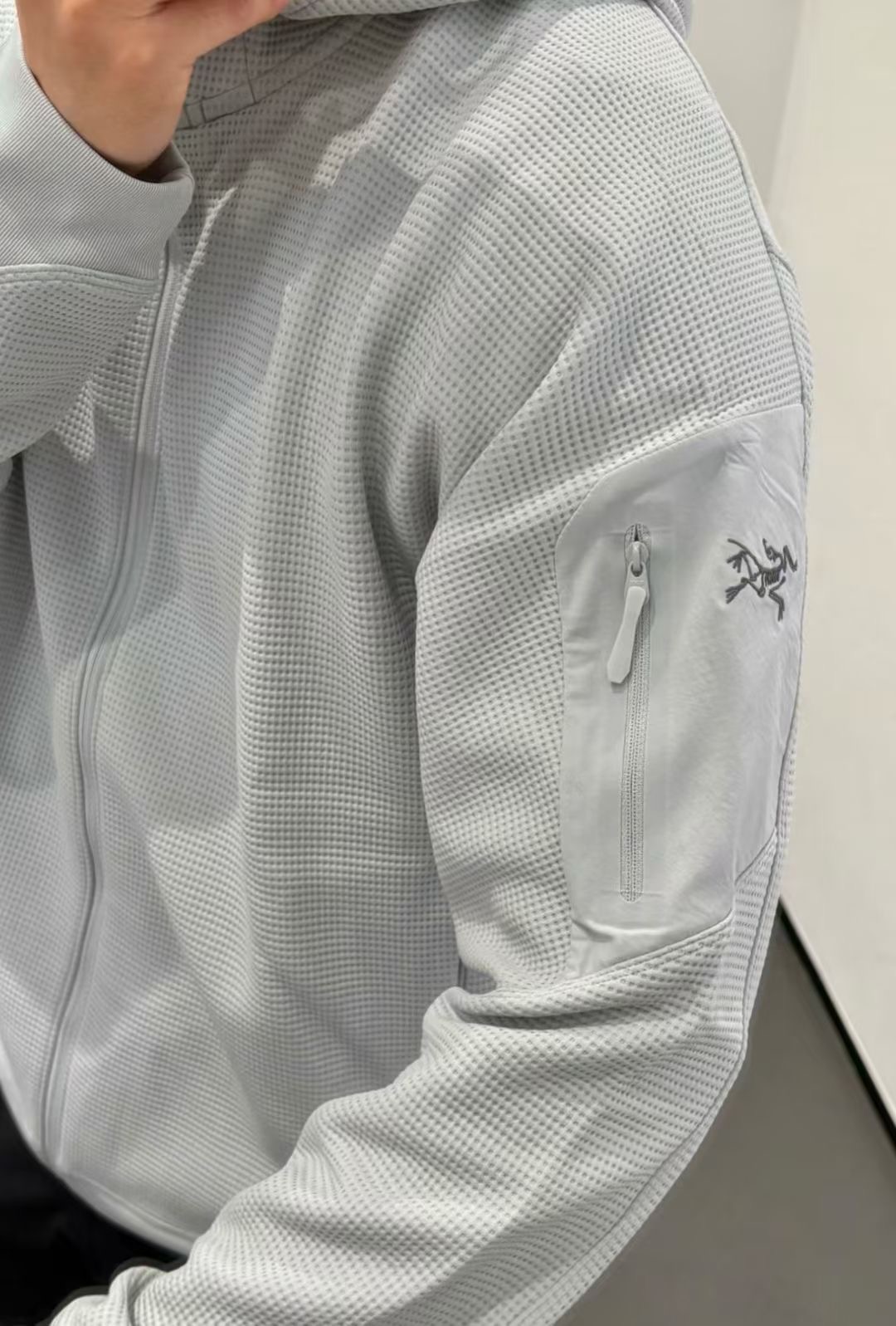 。 新品出货。鸟Olera 华夫格26FW刺绣logo保暖舒适简约连帽夹克外套。顶级刺绣。面料 辅料1: