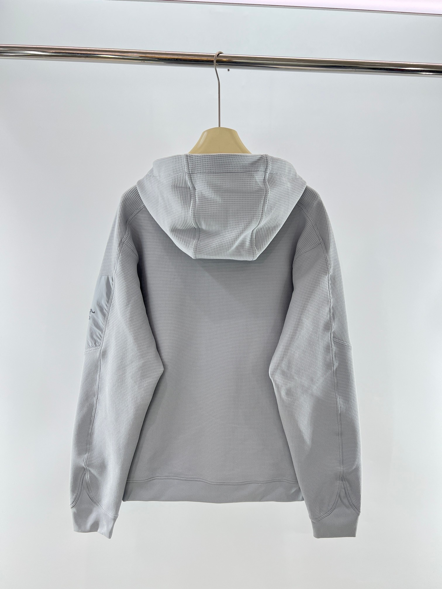 。 新品出货。鸟Olera 华夫格26FW刺绣logo保暖舒适简约连帽夹克外套。顶级刺绣。面料 辅料1: