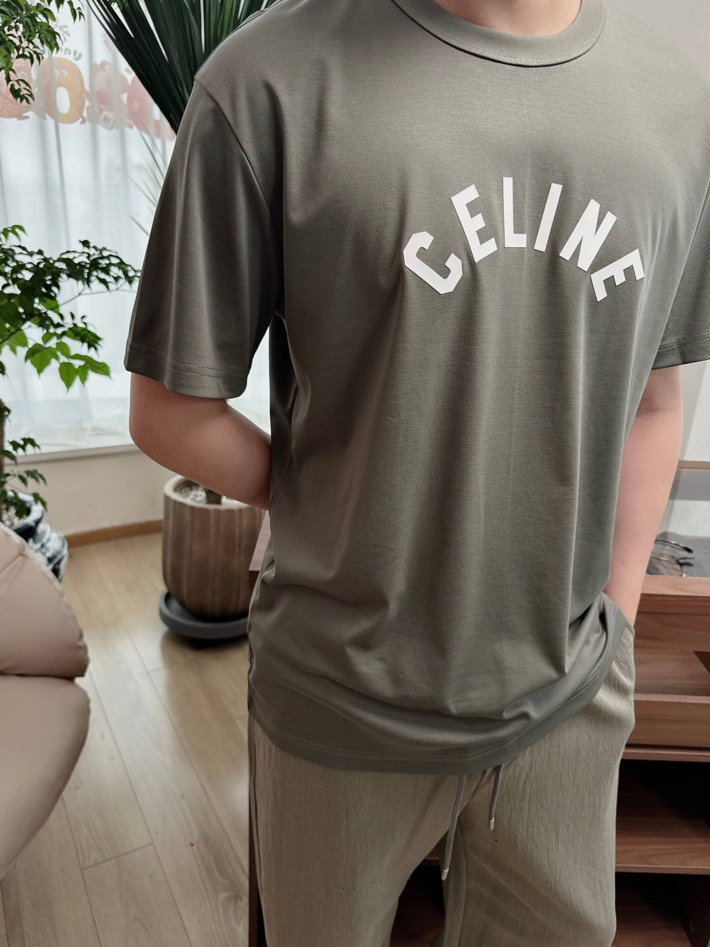 CE天丝亚麻混纺字母T 高阶松弛感之选~经典弧形CE字母标识，以高密胶印工艺呈现，利落挺括不软塌，低调中
