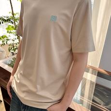 LW蓝绣经典logo奶茶色短袖T恤温柔奶茶裸色系,自带高级松弛氛围感甄选高支细腻棉料,布面软糯顺滑、垂坠 LW蓝绣经典logo奶茶色短袖T恤温柔奶茶裸色系,自带高级松弛氛围感甄选高支细腻棉料,布面软糯顺滑、垂坠