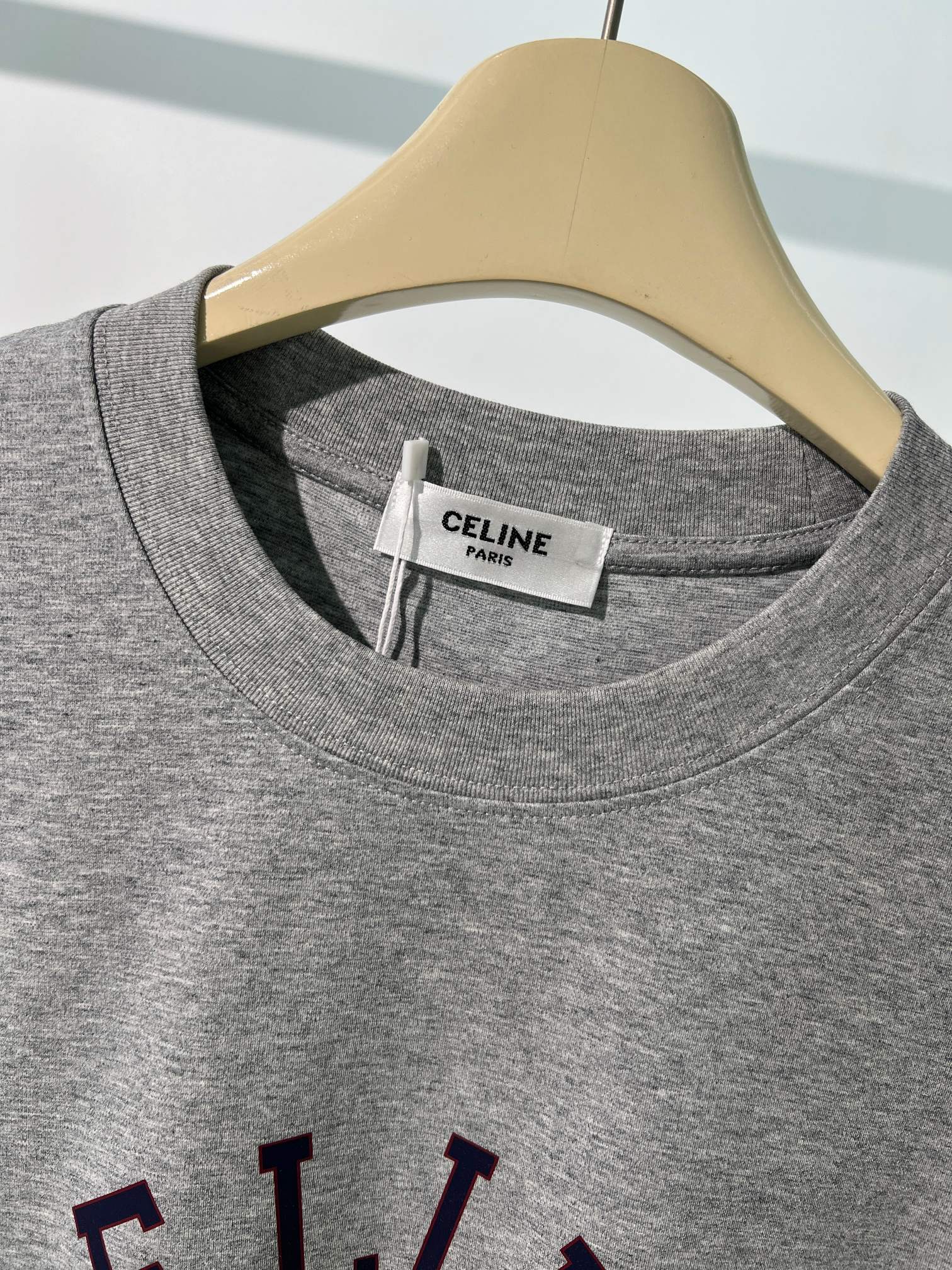 。 CE字母logo标识情侣款橄短袖T恤。人手必备，CE高级极简风标的最新款 超级好看的 复古时尚，低调