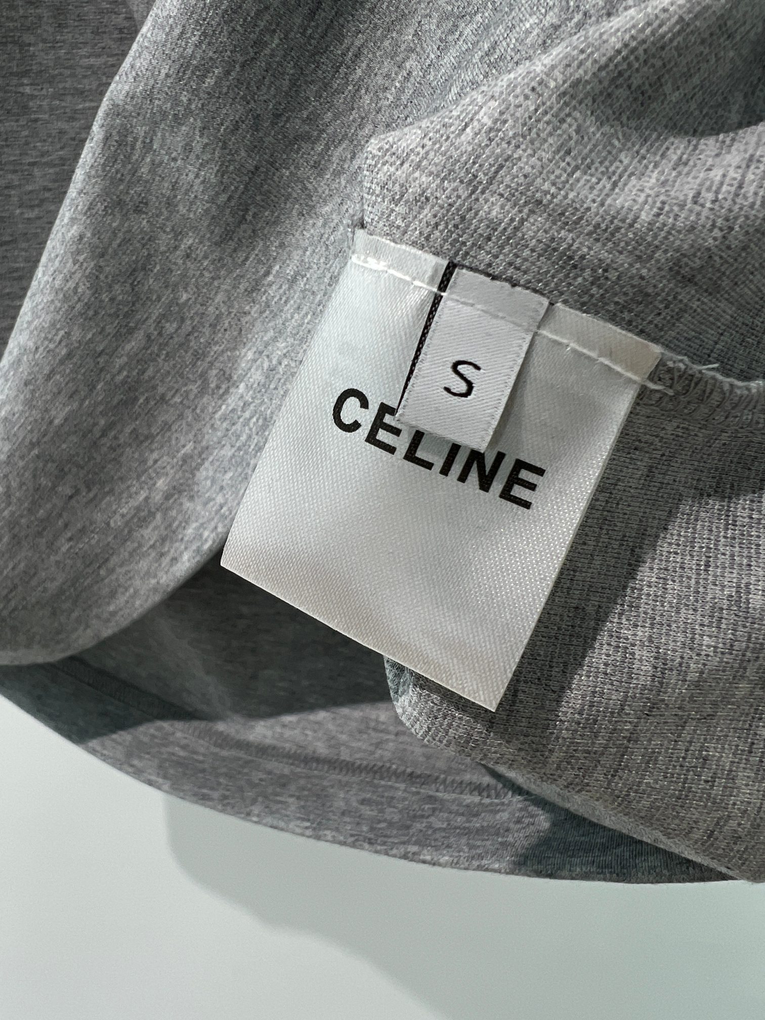 。 CE字母logo标识情侣款橄短袖T恤。人手必备，CE高级极简风标的最新款 超级好看的 复古时尚，低调