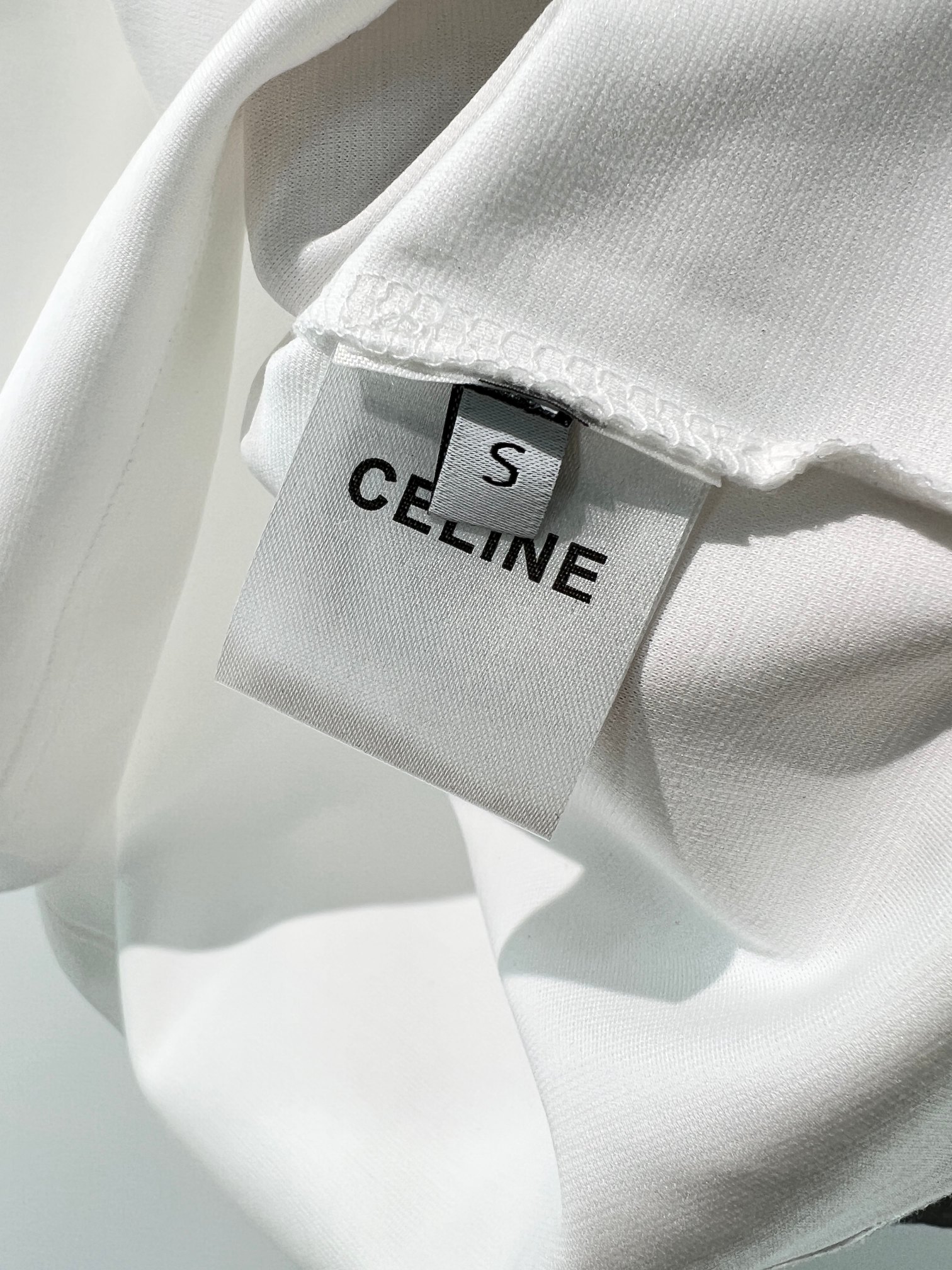 。 CE字母logo标识情侣款橄短袖T恤。人手必备，CE高级极简风标的最新款 超级好看的 复古时尚，低调
