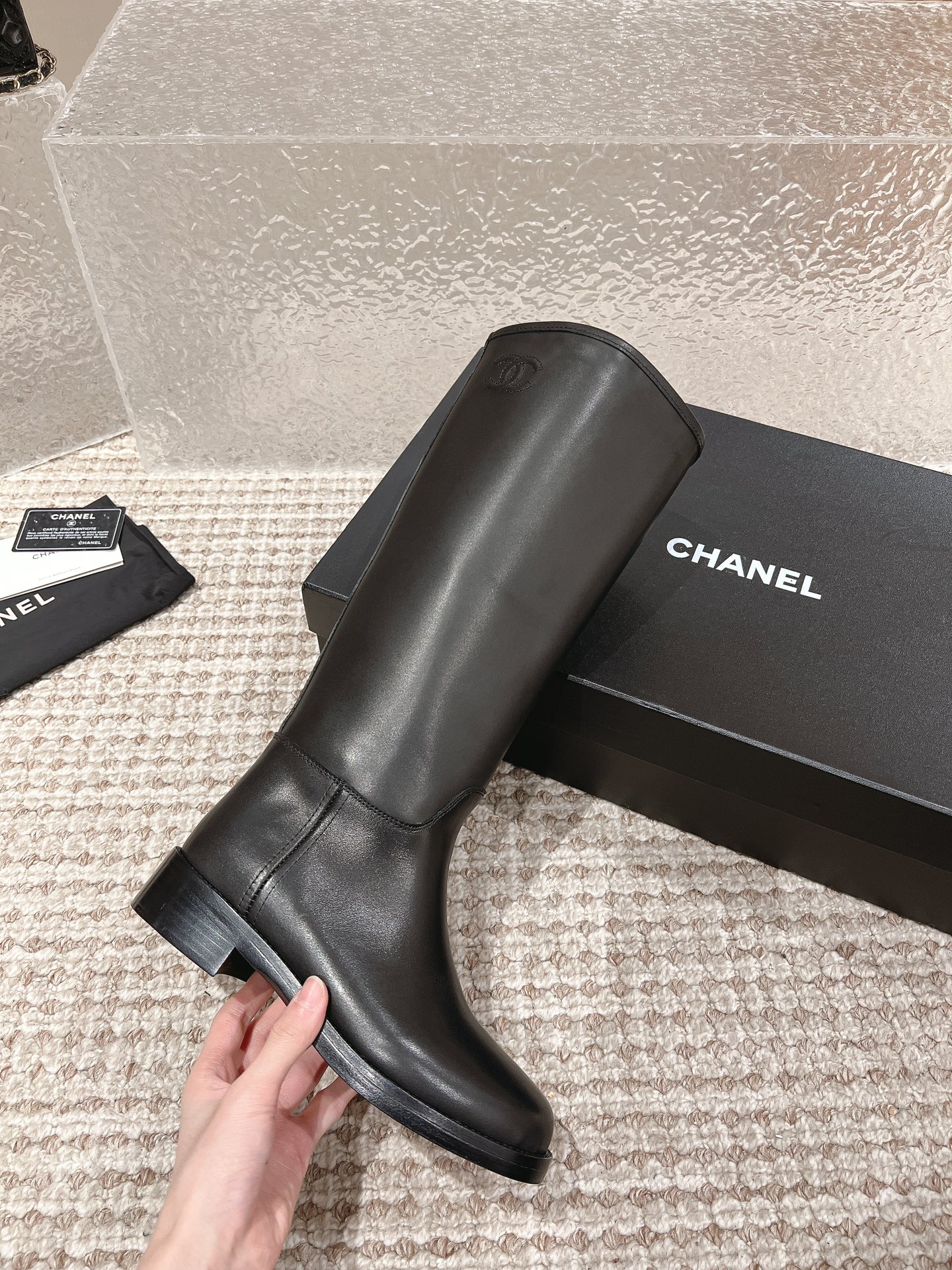 المعين بالأبيض والأسود