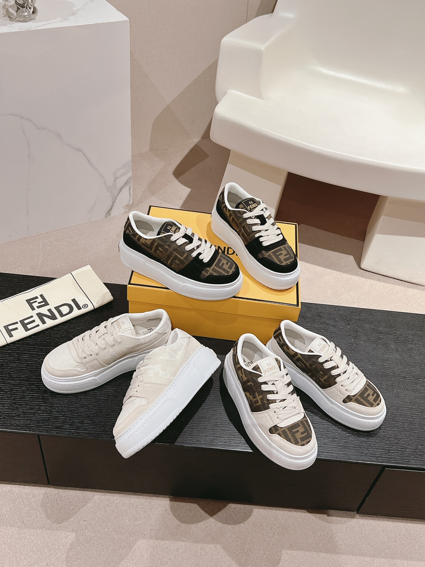 Fendi Chaussures De Skate Chaussures De Sport épissure Femmes Cuir de vache Le TPU Vintage Peu importe