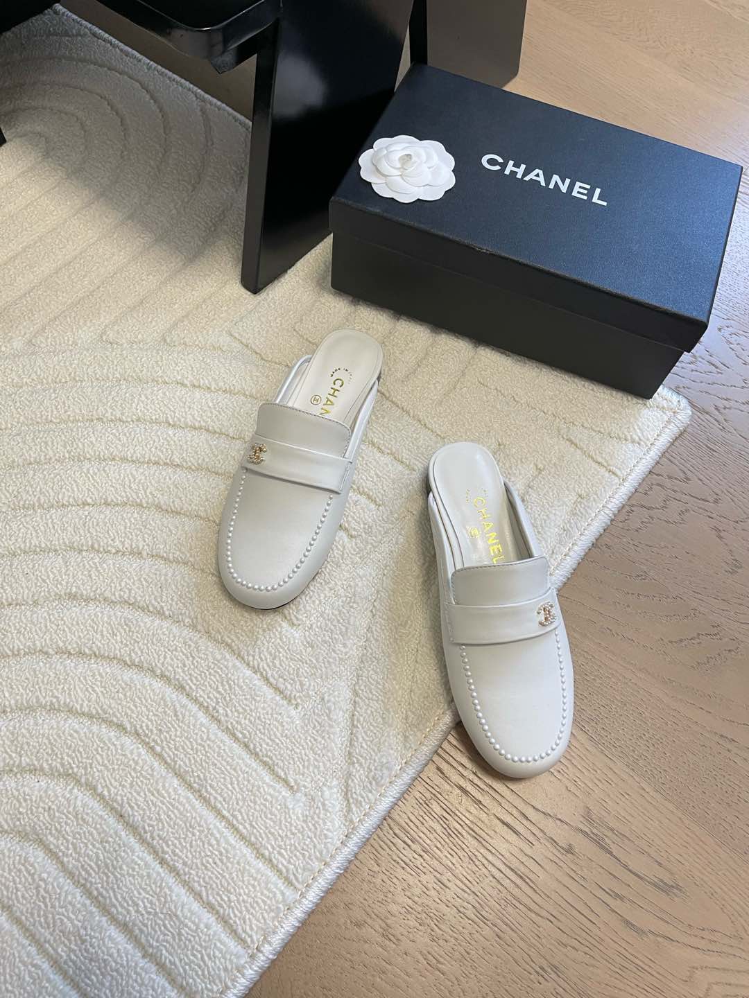 NO:424596,Chanel 25C new semi-torched king-fighting model!  Top version ~ right version, upper cowhide, inner sheepskin, original 11 outsole, size 35-41, customized non-return, loafers semi-trailer, chanel, loafers, cowhide, sheepskin19860909Chanel 25C新款半拖 王炸款！顶级版本~对版货 鞋面牛皮 内里羊皮 原版11大底 码数35-41 定制不退换,乐福鞋半拖,chanel,loafers,cowhide,sheepskin,Women's Shoes