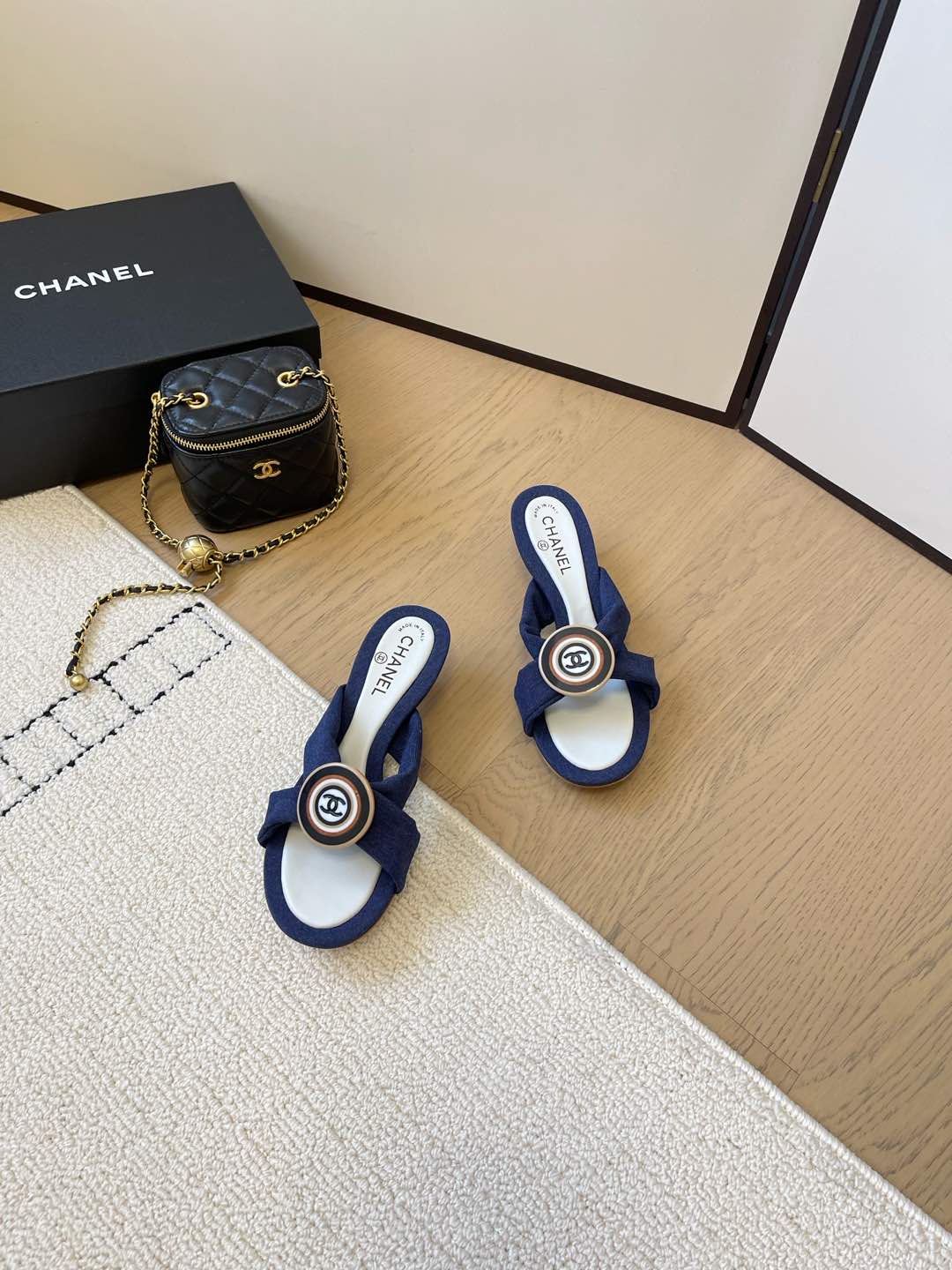 NO:237227,[Spot sale] *25 Counter [authentic grade] version!  !  Official catalog Number of codes 35, 36, 37, 38, 39 (34/40/41 Custom made to communicate with customer service) Heel height 3.5cm/7.5cm are all equipped with genuine Italian packaging, slippers, slippers19860909【现货发售】 *25 专柜【正品级】版本！！ 官方目录 码数35、36、37、38、39 (34/40/41 需要定做跟客服♂沟通) 跟高3.5cm/7.5cm 均配有意大利正品包装,拖鞋,slippers,Women's Shoes