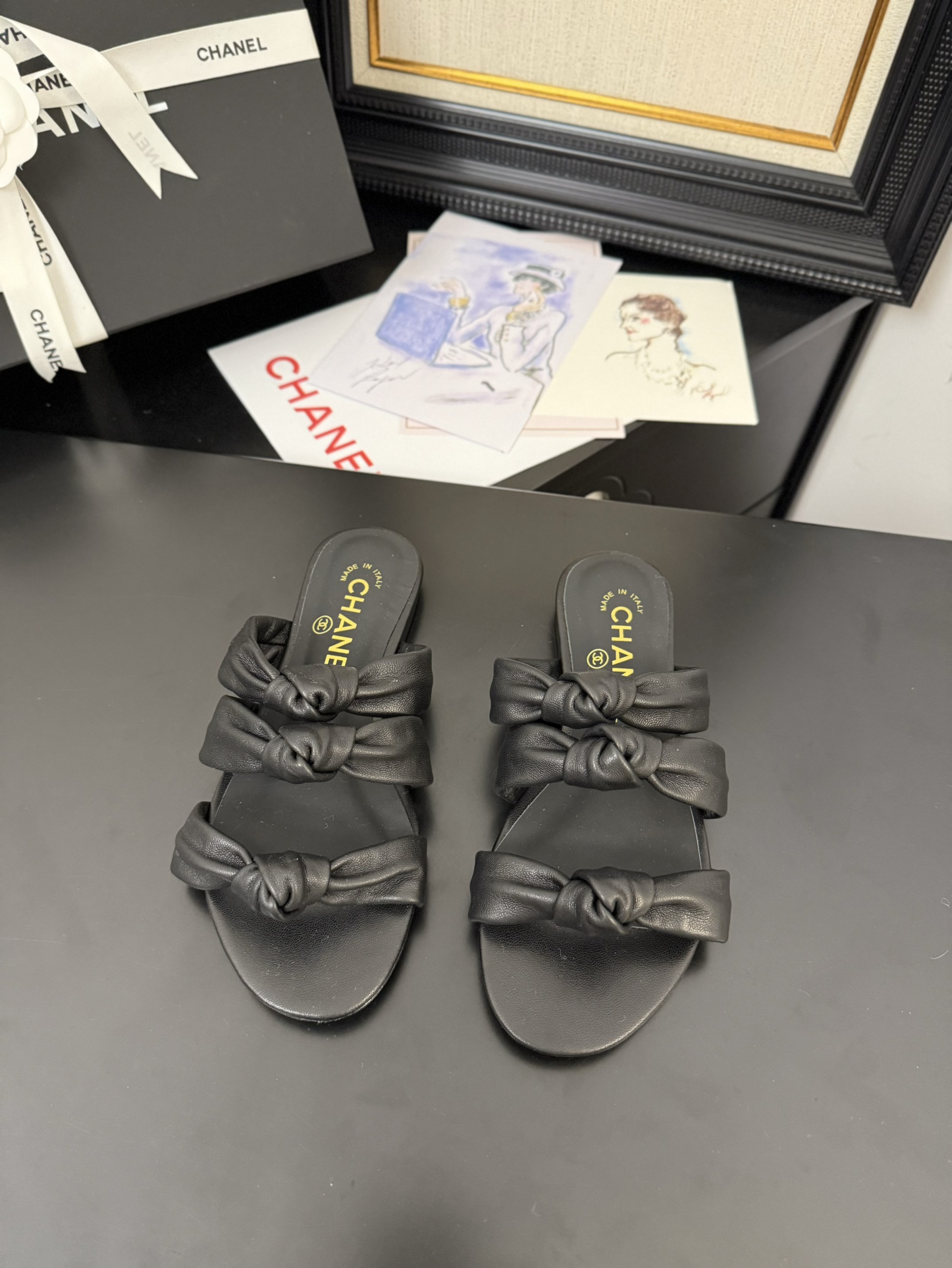 NO:237231,[Spot sale] *25 Counter [authentic grade] version!  !  Official catalog Number of codes 35, 36, 37, 38, 39 (34/40/41 Customized communication with customer service) P leather surface cloth heel height 1.5cm all come with genuine Italian packaging, slippers, slippers19860909【现货发售】 *25 专柜【正品级】版本！！ 官方目录 码数35、36、37、38、39 (34/40/41 需要定做跟客服♂沟通)  P皮面 布面 跟高1.5cm 均配有意大利正品包装,拖鞋,slippers,Women's Shoes