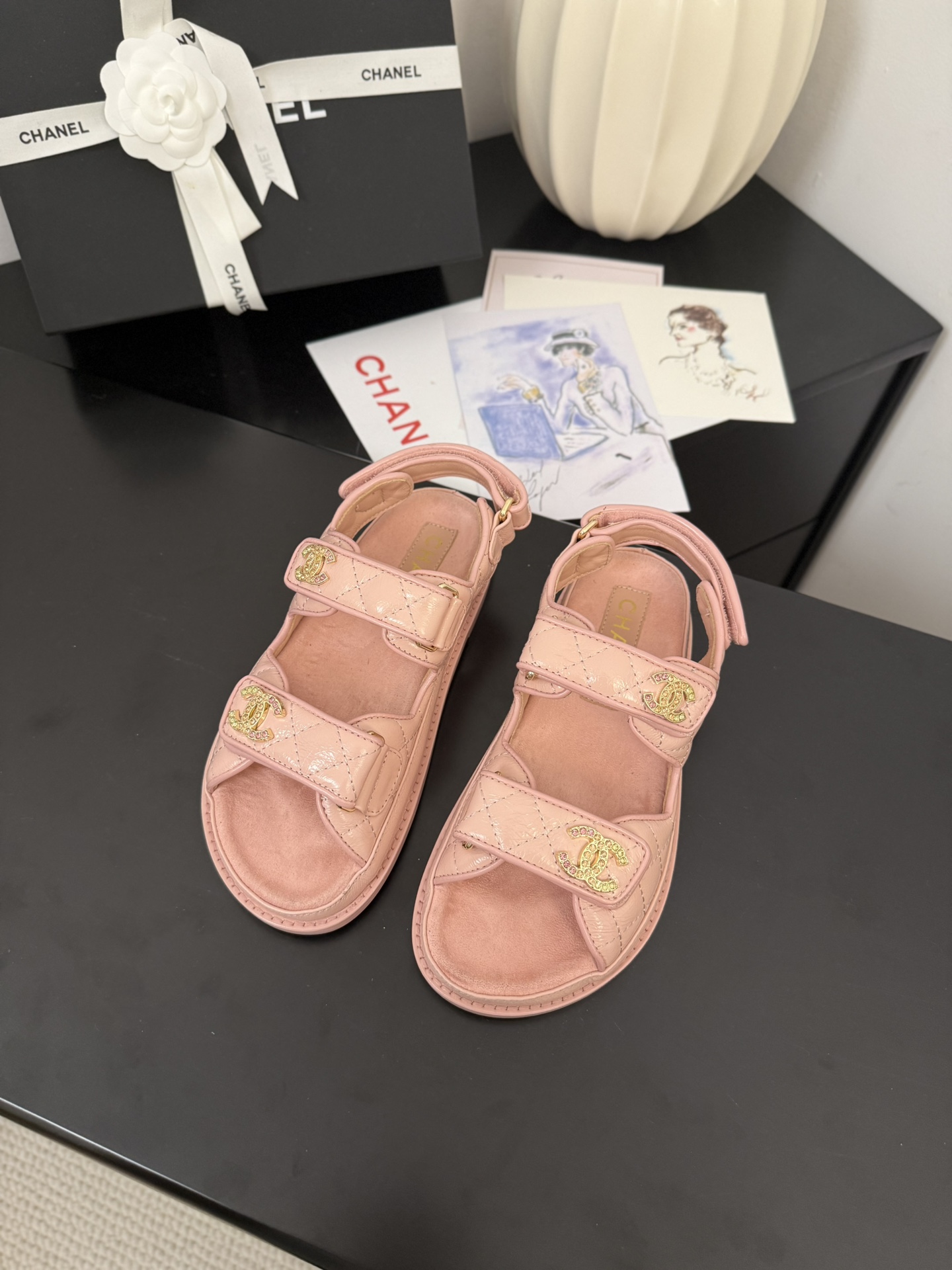 NO:224804,Semi-torque sandals genuine leather sole 30 Chanel 25 new Velcro sandal layout!  Top version of the product!  All colors are available in my home!  Imported upper fabric, sheepskin inside the footrest, original hardware buckle. All equipped with top-grade packaging for special counters!  Size:35-39 Other sizes customized, semi-slide sandals, chanel, sandals, sheepskin19860909半拖 凉鞋 真皮底30 Chanel 25新魔术贴凉鞋版面！ 顶级对版货！ 所有的颜色我家都有！ 鞋面进口面料,垫脚内里羊皮,原版五金扣. 均配专柜顶级包装！ Size:35-39 其它码数定做,半拖凉鞋,chanel,sandals,sheepskin,Women's Shoes