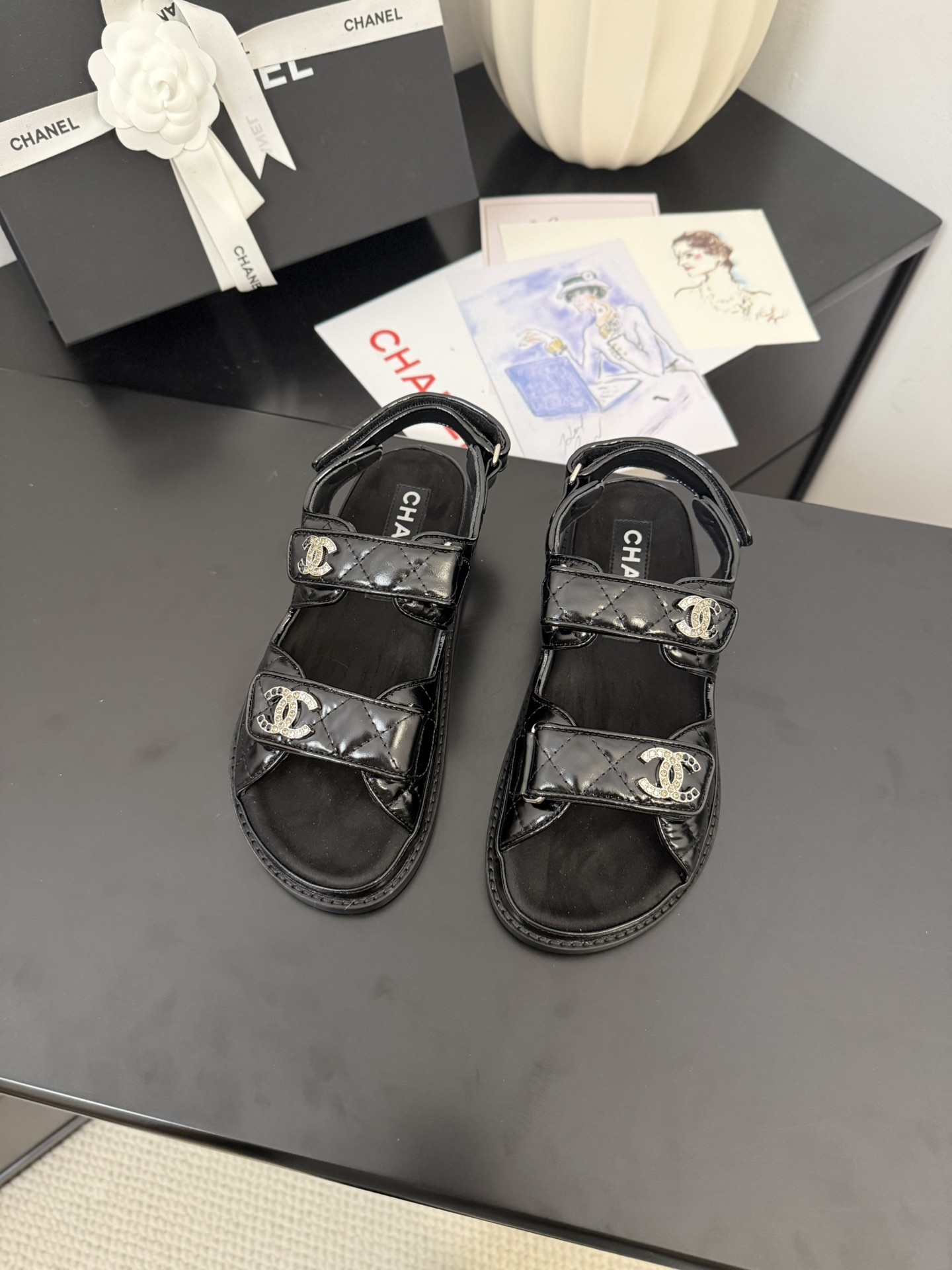 NO:224807,Semi-torque sandals genuine leather sole 30 Chanel 25 new Velcro sandal layout!  Top version of the product!  All colors are available in my home!  Imported upper fabric, sheepskin inside the footrest, original hardware buckle. All equipped with top-grade packaging for special counters!  Size:35-39 Other sizes customized, semi-slide sandals, chanel, sandals, sheepskin19860909半拖 凉鞋 真皮底30 Chanel 25新魔术贴凉鞋版面！ 顶级对版货！ 所有的颜色我家都有！ 鞋面进口面料,垫脚内里羊皮,原版五金扣. 均配专柜顶级包装！ Size:35-39 其它码数定做,半拖凉鞋,chanel,sandals,sheepskin,Women's Shoes