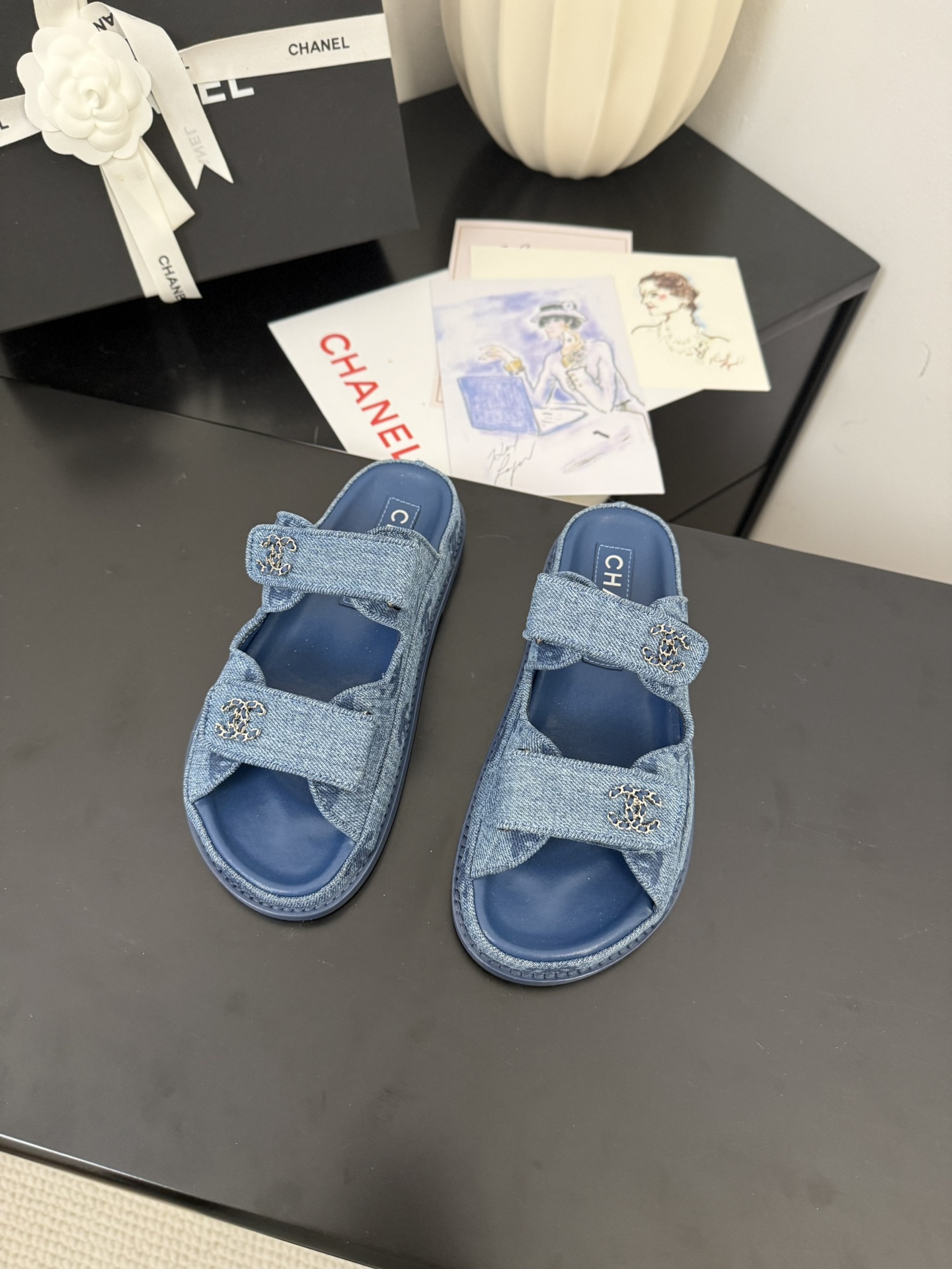 NO:226034,Semi-torque sandals genuine leather sole 30 Chanel 25 new Velcro sandal layout!  Top version of the product!  All colors are available in my home!  Imported upper fabric, sheepskin inside the footrest, original hardware buckle. All equipped with top-grade packaging for special counters!  Size:35-39 Other sizes customization, slippers, sandals, chanel, sandals, slippers, sheepskin19860909半拖 凉鞋 真皮底30 Chanel 25新魔术贴凉鞋版面！ 顶级对版货！ 所有的颜色我家都有！ 鞋面进口面料,垫脚内里羊皮,原版五金扣. 均配专柜顶级包装！ Size:35-39 其它码数定做,拖鞋凉鞋,chanel,sandals,slippers,sheepskin,Women's Shoes