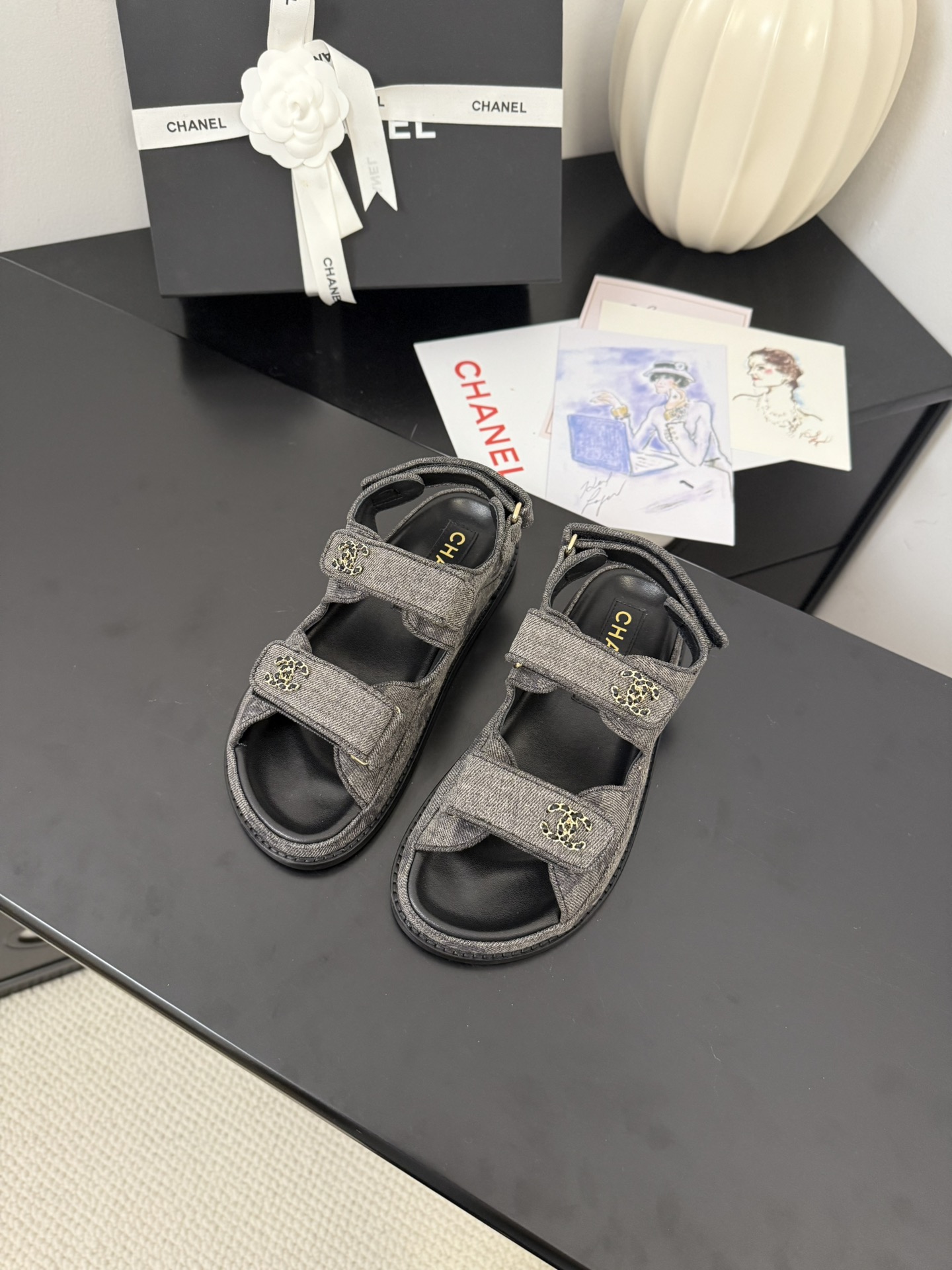 NO:226030,Semi-torque sandals genuine leather sole 30 Chanel 25 new Velcro sandal layout!  Top version of the product!  All colors are available in my home!  Imported upper fabric, sheepskin inside the footrest, original hardware buckle. All equipped with top-grade packaging for special counters!  Size:35-39 Other sizes customization, slippers, sandals, chanel, sandals, slippers, sheepskin19860909半拖 凉鞋 真皮底30 Chanel 25新魔术贴凉鞋版面！ 顶级对版货！ 所有的颜色我家都有！ 鞋面进口面料,垫脚内里羊皮,原版五金扣. 均配专柜顶级包装！ Size:35-39 其它码数定做,拖鞋凉鞋,chanel,sandals,slippers,sheepskin,Women's Shoes