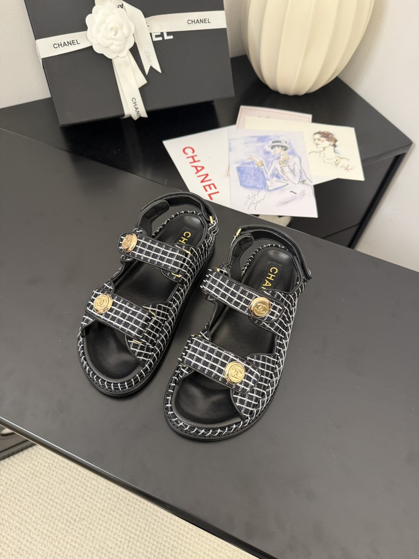 NO:226042,Semi-torque sandals genuine leather sole 30 Chanel 25 new Velcro sandal layout!  Top version of the product!  All colors are available in my home!  Imported upper fabric, sheepskin inside the footrest, original hardware buckle. All equipped with top-grade packaging for special counters!  Size:35-39 Other sizes customization, slippers, sandals, chanel, sandals, slippers, sheepskin19860909半拖 凉鞋 真皮底30 Chanel 25新魔术贴凉鞋版面！ 顶级对版货！ 所有的颜色我家都有！ 鞋面进口面料,垫脚内里羊皮,原版五金扣. 均配专柜顶级包装！ Size:35-39 其它码数定做,拖鞋凉鞋,chanel,sandals,slippers,sheepskin,Women's Shoes