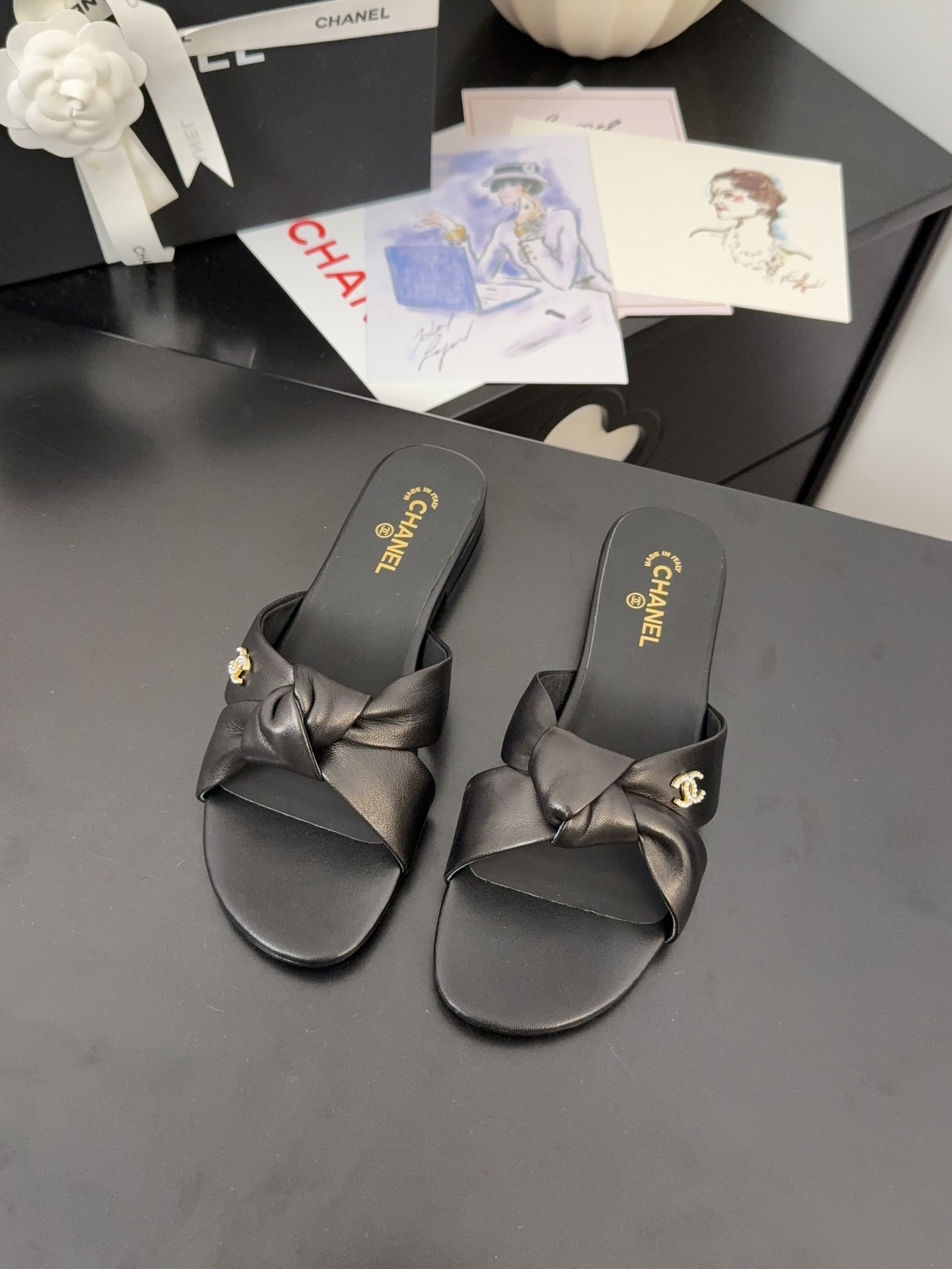 NO:237229,[Spot sale] *25 Counter [authentic grade] version!  !  Official catalog Number of codes 35, 36, 37, 38, 39 (34/40/41 Custom made to communicate with customer service) Heel height 2cm is equipped with genuine Italian packaging, slippers, slippers19860909【现货发售】 *25 专柜【正品级】版本！！ 官方目录 码数35、36、37、38、39 (34/40/41 需要定做跟客服♂沟通)  跟高 2cm 均配有意大利正品包装,拖鞋,slippers,Women's Shoes