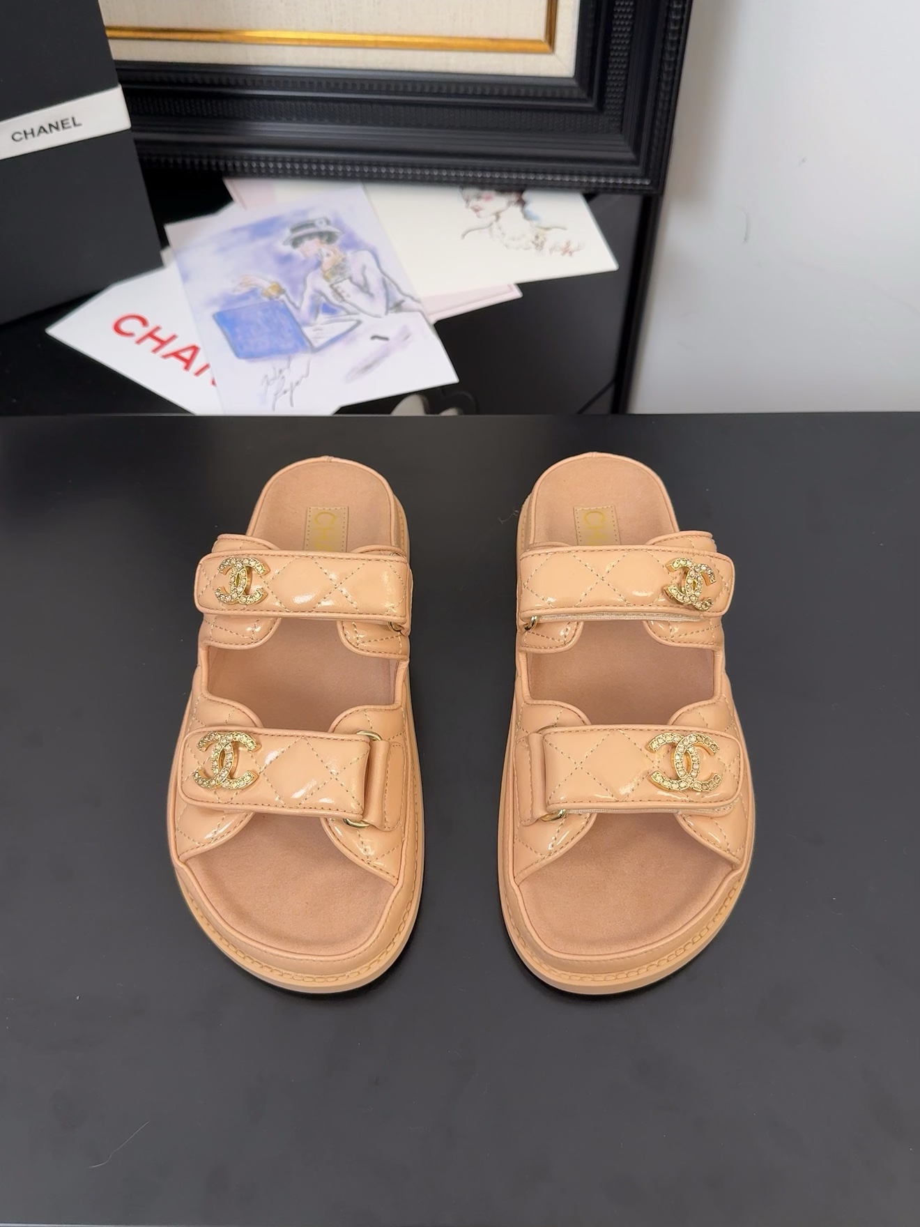 NO:224812,Semi-torque sandals genuine leather sole 30 Chanel 25 new Velcro sandal layout!  Top version of the product!  All colors are available in my home!  Imported upper fabric, sheepskin inside the footrest, original hardware buckle. All equipped with top-grade packaging for special counters!  Size:35-39 Other sizes customized, semi-slide sandals, chanel, sandals, sheepskin19860909半拖 凉鞋 真皮底30 Chanel 25新魔术贴凉鞋版面！ 顶级对版货！ 所有的颜色我家都有！ 鞋面进口面料,垫脚内里羊皮,原版五金扣. 均配专柜顶级包装！ Size:35-39 其它码数定做,半拖凉鞋,chanel,sandals,sheepskin,Women's Shoes