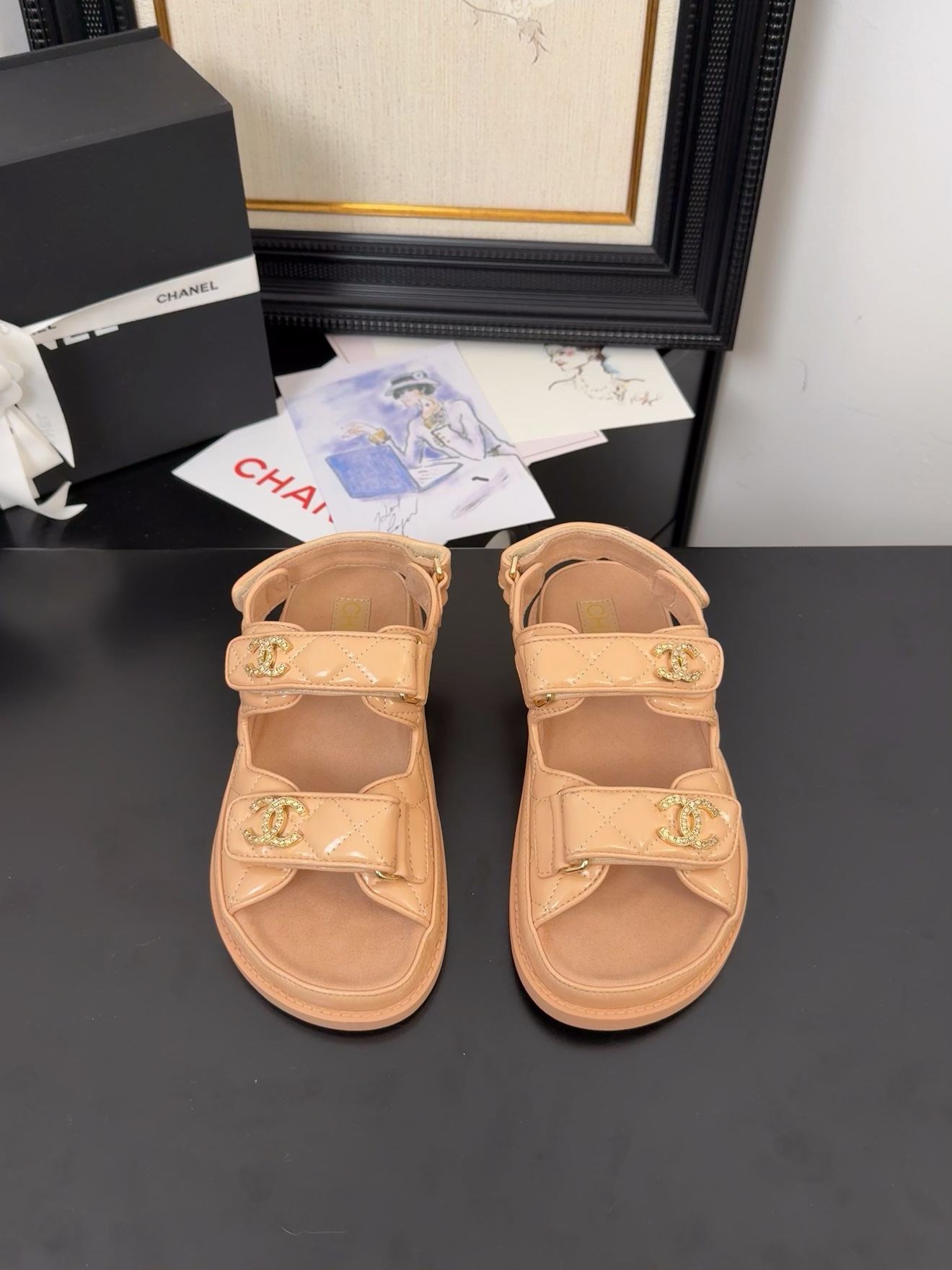 NO:224783,Semi-torque sandals genuine leather sole 30 Chanel 25 new Velcro sandal layout!  Top version of the product!  All colors are available in my home!  Imported upper fabric, sheepskin inside the footrest, original hardware buckle. All equipped with top-grade packaging for special counters!  Size:35-39 Other sizes customized, semi-slide sandals, chanel, sandals, sheepskin19860909半拖 凉鞋 真皮底30 Chanel 25新魔术贴凉鞋版面！ 顶级对版货！ 所有的颜色我家都有！ 鞋面进口面料,垫脚内里羊皮,原版五金扣. 均配专柜顶级包装！ Size:35-39 其它码数定做,半拖凉鞋,chanel,sandals,sheepskin,Women's Shoes