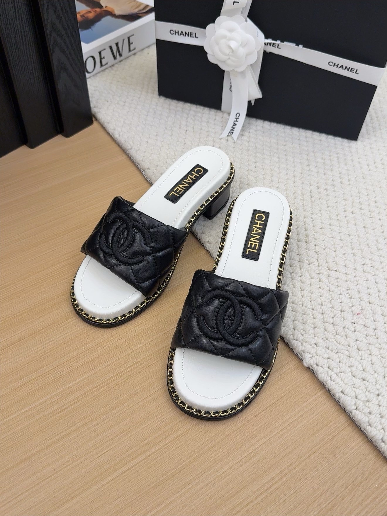 NO:244417,[Spot sale] *25 Counter [authentic grade] version!  !  Official catalog Number of codes 35, 36, 37, 38, 39 (34/40/41 Custom made to communicate with customer service) Heel height: 4cm All are equipped with genuine Italian packaging, slippers, slippers19860909【现货发售】 *25 专柜【正品级】版本！！ 官方目录 码数35、36、37、38、39 (34/40/41 需要定做跟客服♂沟通) 跟高:4cm 均配有意大利正品包装,拖鞋,slippers,Women's Shoes