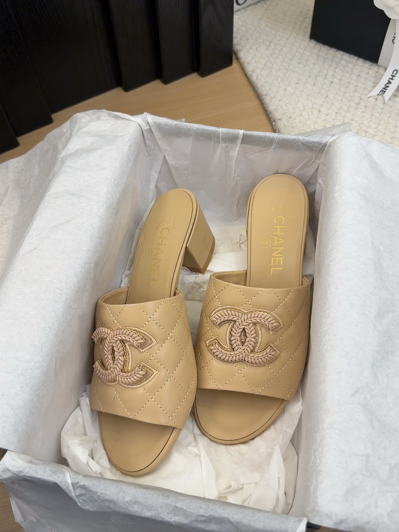 Elegant Beige Leather Heeled Sandals with Iconic CC Logo, Heel height: 5cm/2cm 7 i1742150342 3042 5