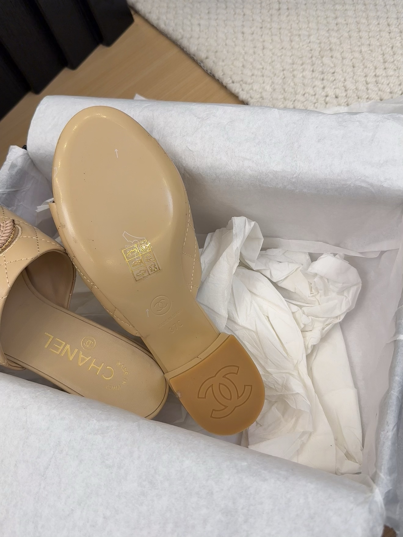 Elegant Beige Leather Heeled Sandals with Iconic CC Logo, Heel height: 5cm/2cm 8 i1742150342 6712 2