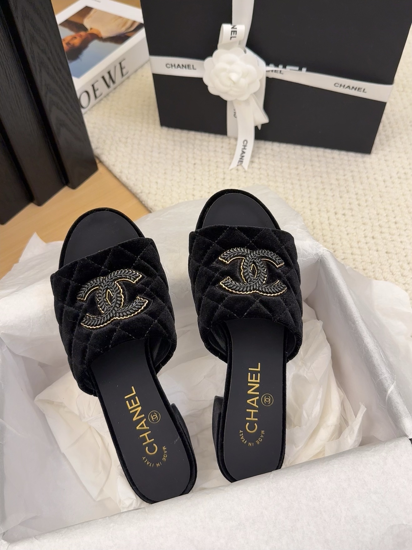 Elegant Women's Velvet Mules with Block Heel and Iconic CC Logo 8 i1742150792 7380 0