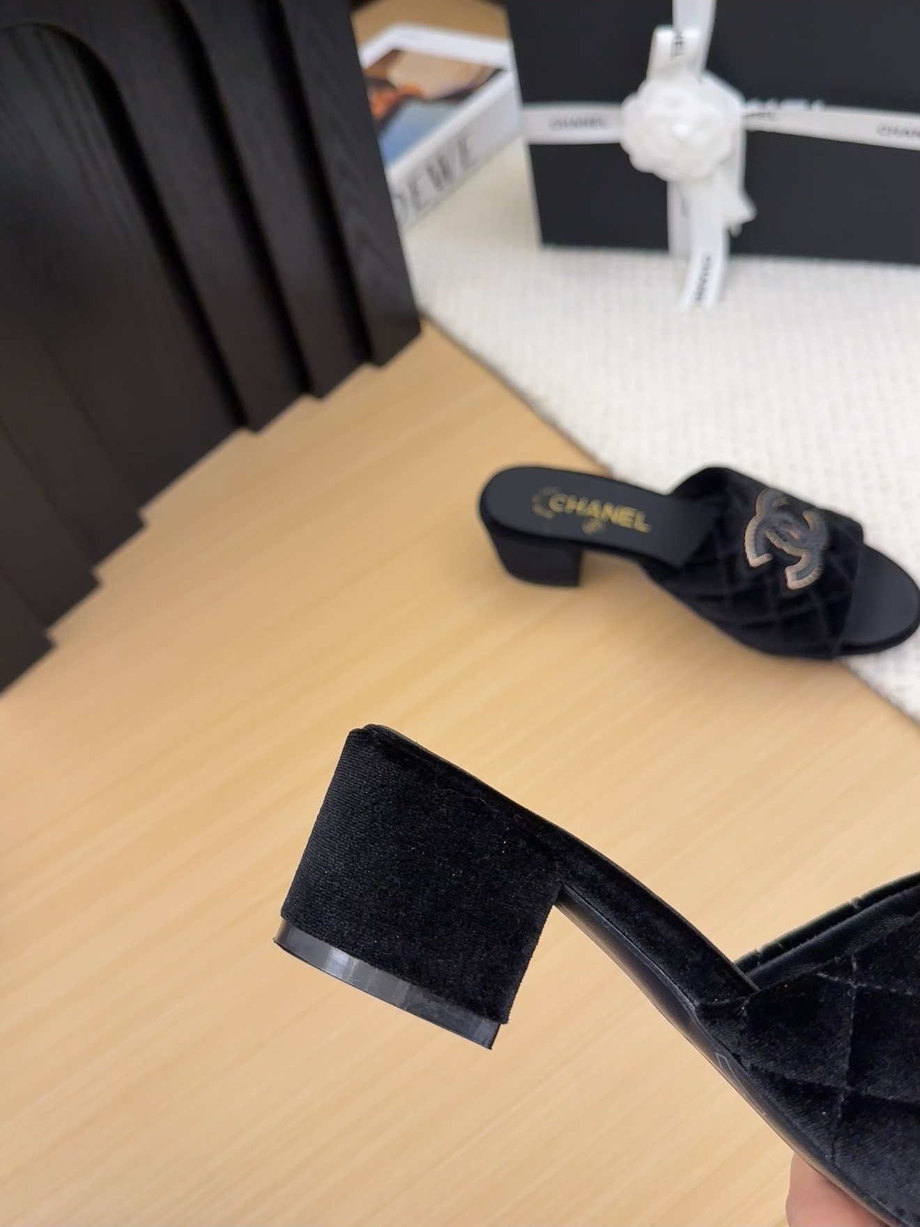 Elegant Women's Velvet Mules with Block Heel and Iconic CC Logo 6 i1742150792 9922 0
