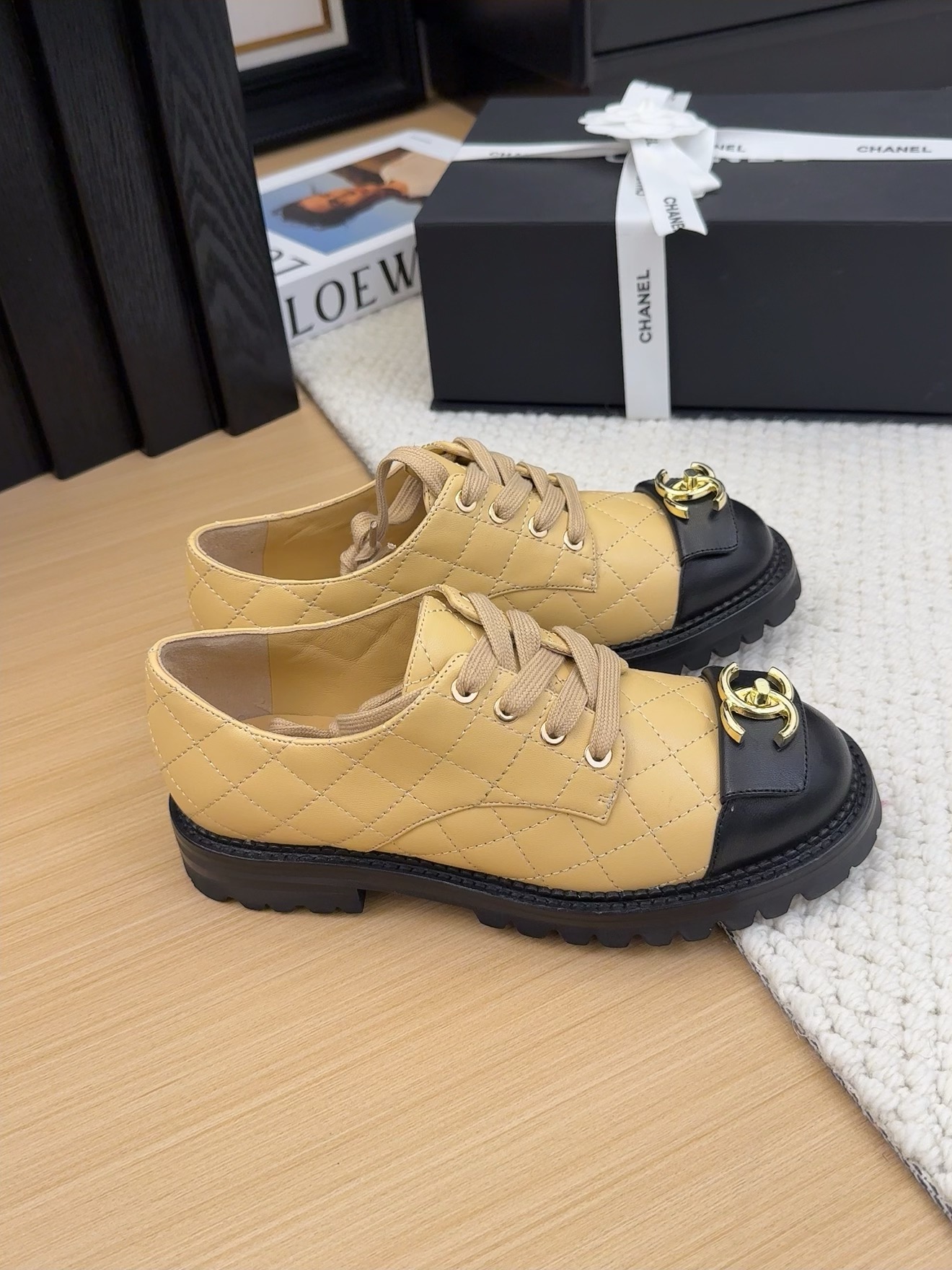 Elegant Women's Quilted Leather Lace-Up Oxford Shoes with CC Logo Detail 5 i1742186943 1910 5