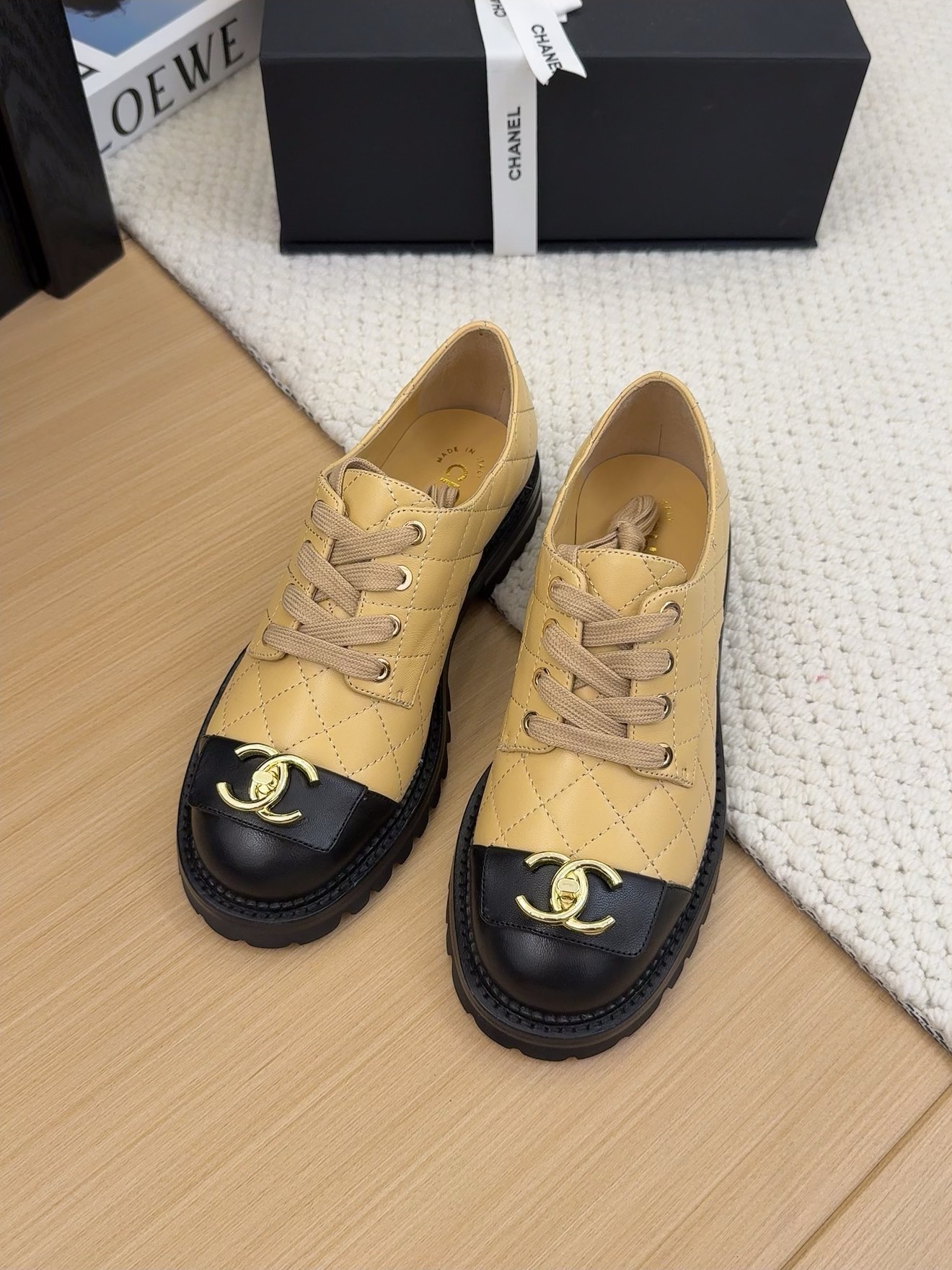 Elegant Women's Quilted Leather Lace-Up Oxford Shoes with CC Logo Detail 3 i1742186943 2264 7