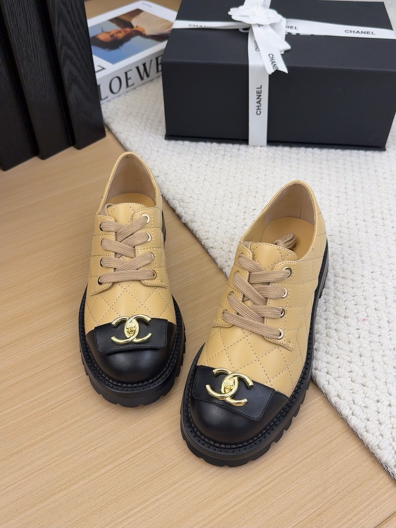 Elegant Women's Quilted Leather Lace-Up Oxford Shoes with CC Logo Detail 4 i1742186943 4605 1