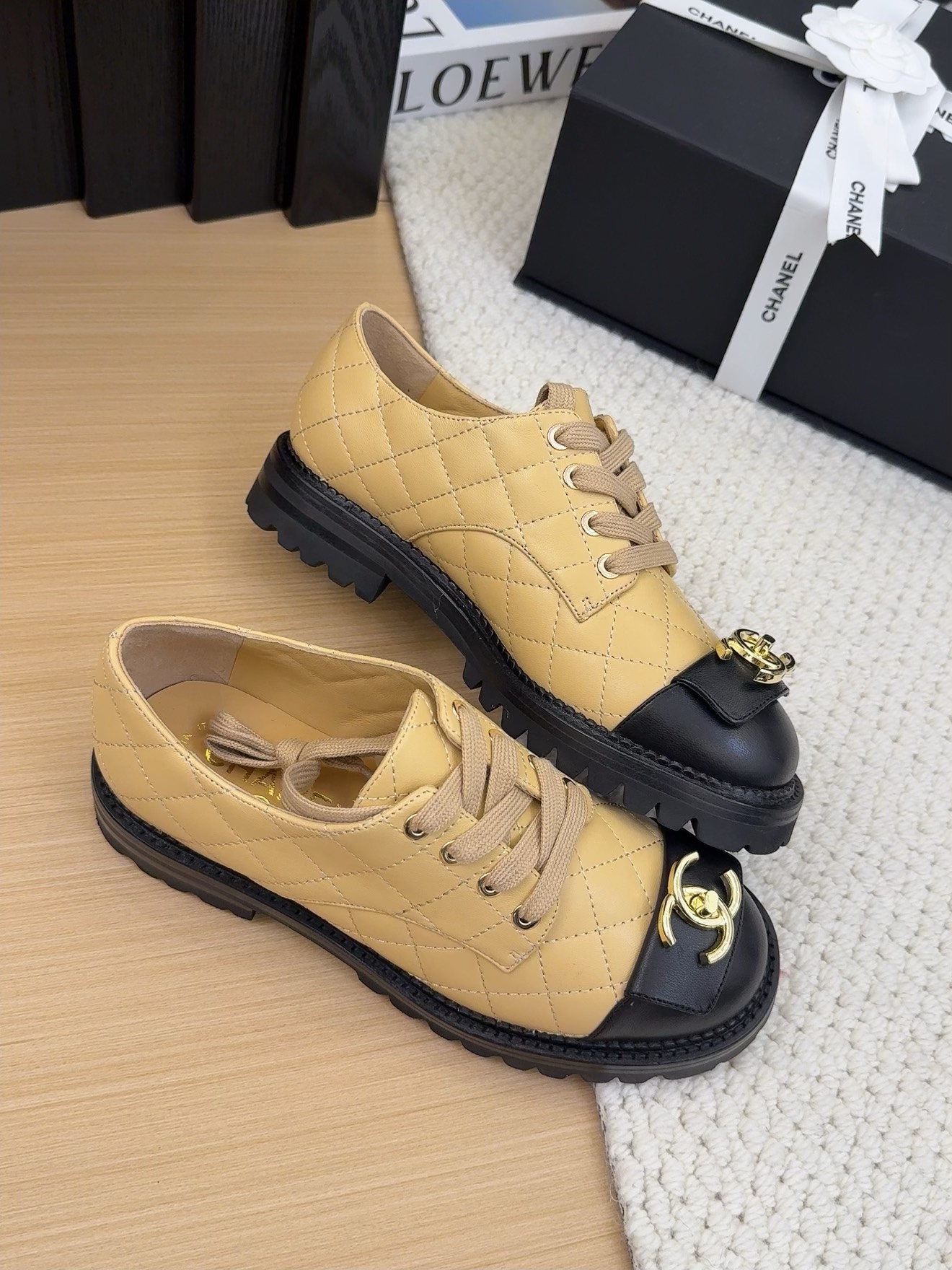 Elegant Women's Quilted Leather Lace-Up Oxford Shoes with CC Logo Detail