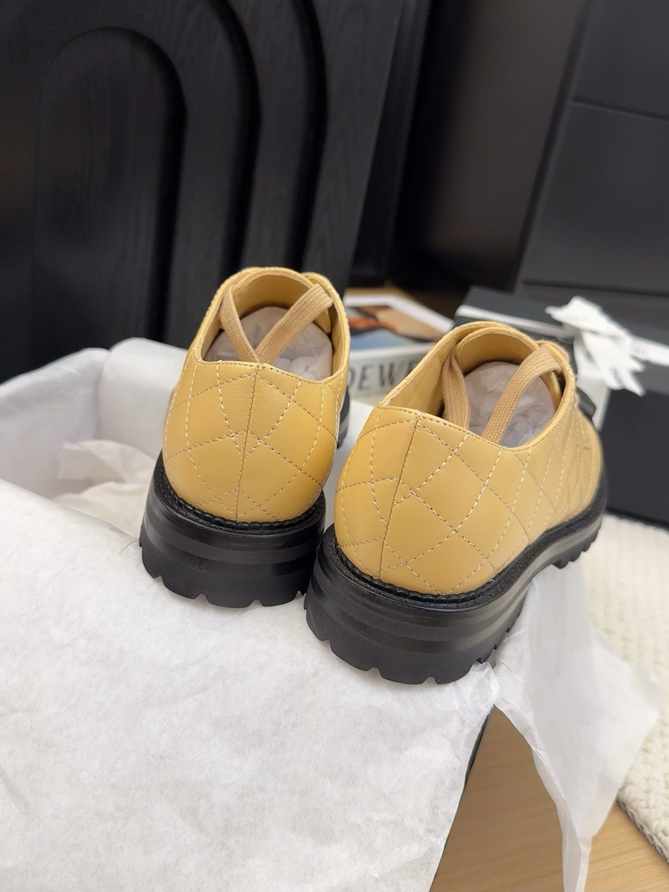 Elegant Women's Quilted Leather Lace-Up Oxford Shoes with CC Logo Detail 9 i1742186943 8144 2