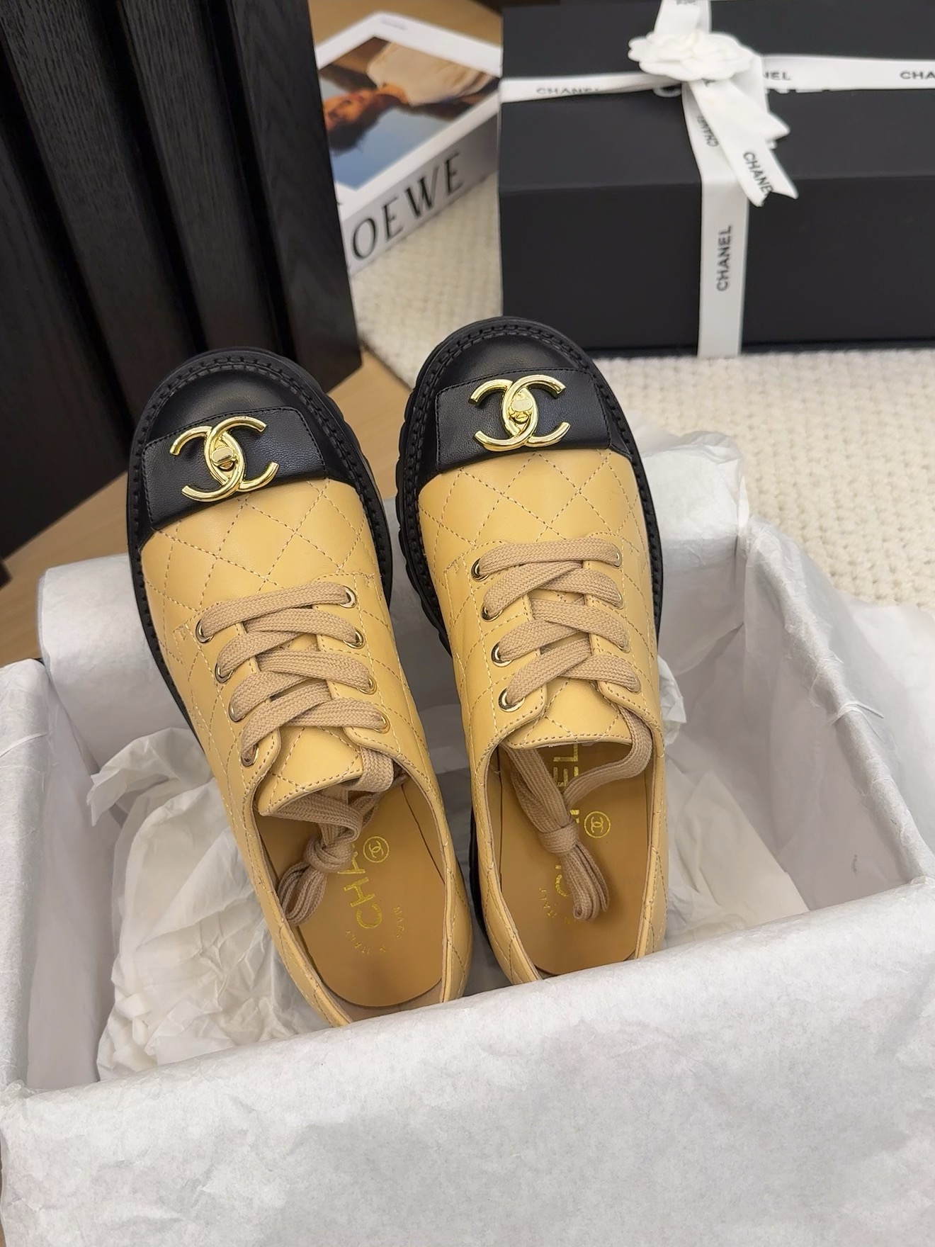 Elegant Women's Quilted Leather Lace-Up Oxford Shoes with CC Logo Detail 6 i1742186943 8496 0