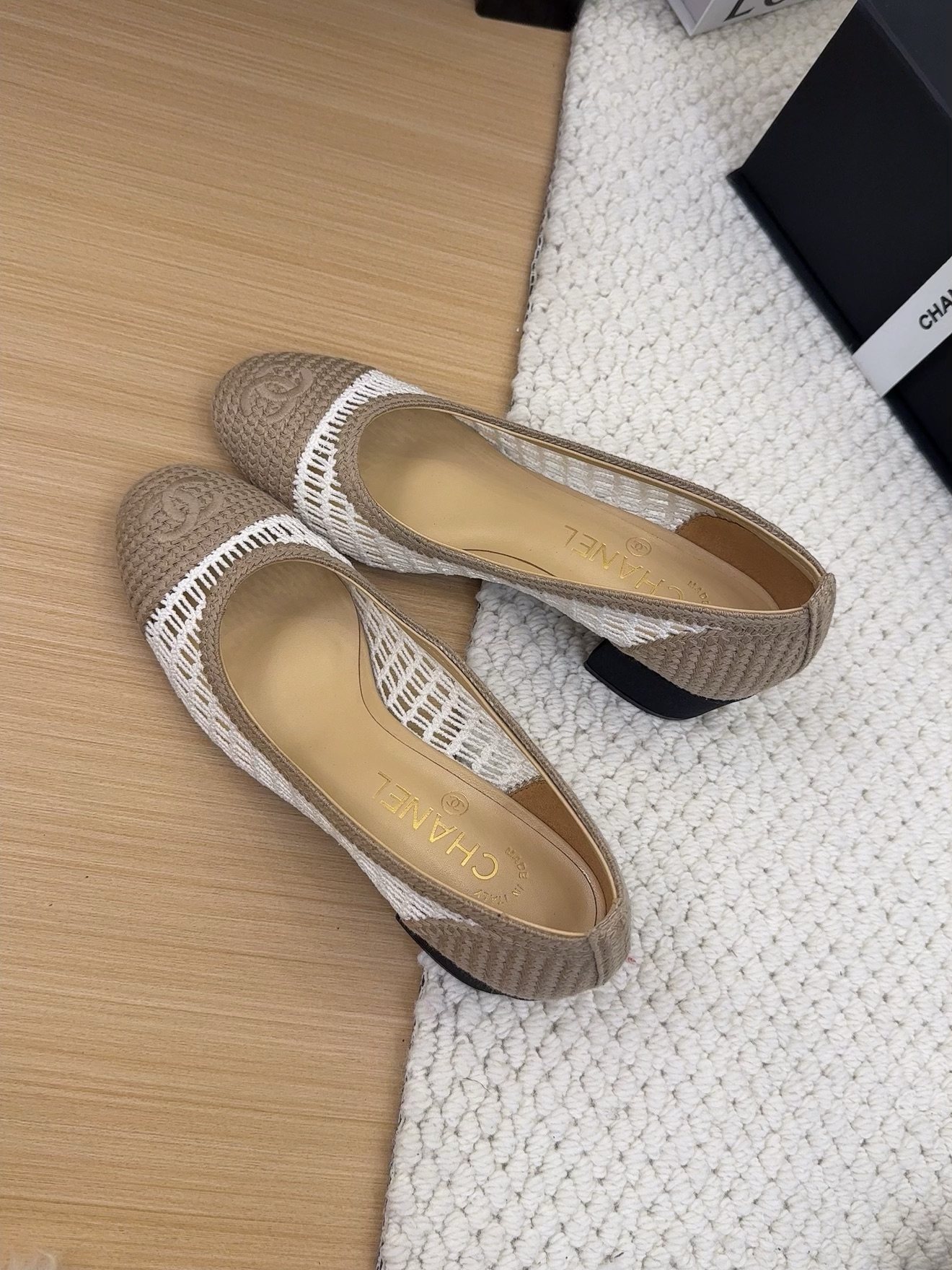 Chanel 25p Woven Beige & White Ballet Heels, Elegant & Comfortable 4 i1742387955 7295 0