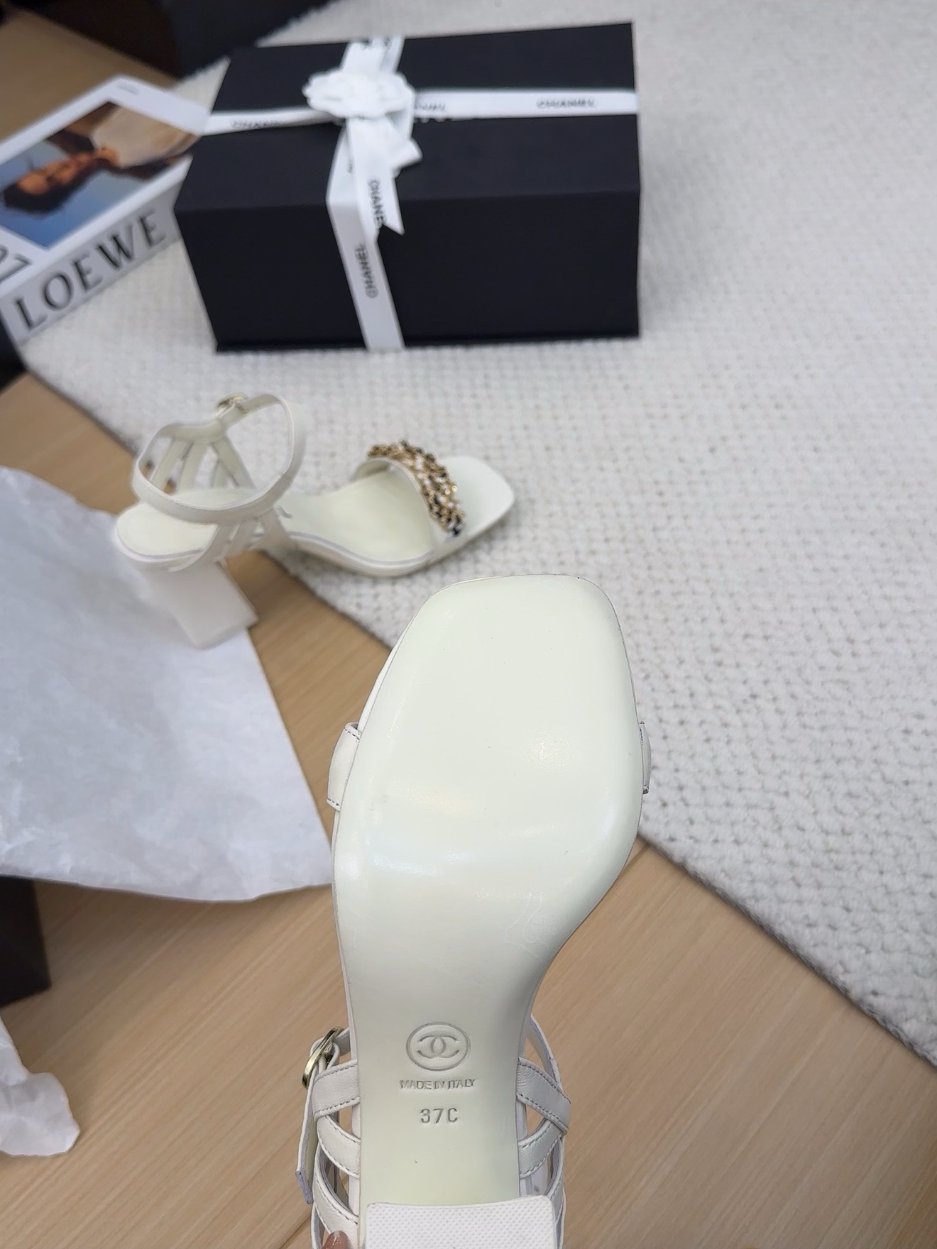 Chanel 25 White Leather Heeled Sandals with Chain Detail and Ankle Strap 9 i1742487264 1726 0