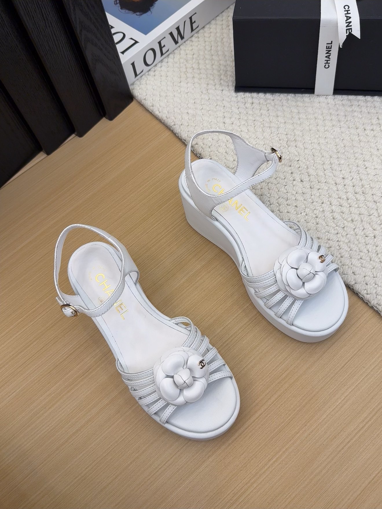 Elegant White Leather Platform Sandals with Flower Detail, Comfortable & Stylish 4 i1742492169 5431 8