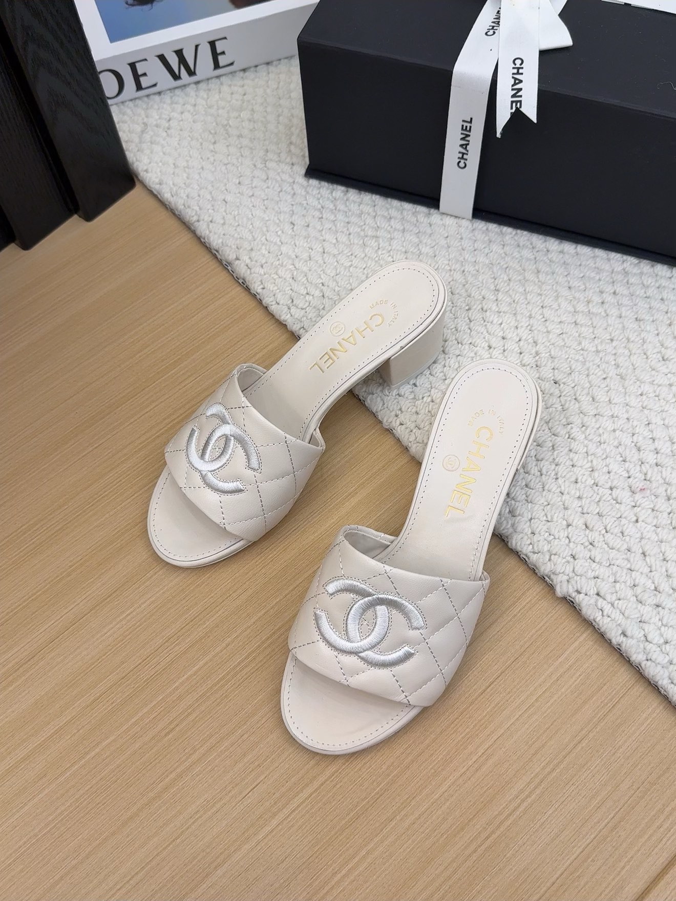 NO:392156,[Spot sale] *25 Counter [authentic grade] version!  !  Official catalog Numbers of 35, 36, 37, 38, 39 (34/40/41 Customized communication with customer service) are equipped with authentic Italian packaging, high heels, slippers, high heels, slippers19860909【现货发售】 *25 专柜【正品级】版本！！ 官方目录 码数35、36、37、38、39 (34/40/41 需要定做跟客服♂沟通)  均配有意大利正品包装,高跟鞋拖鞋,high heels,slippers,Women's Shoes