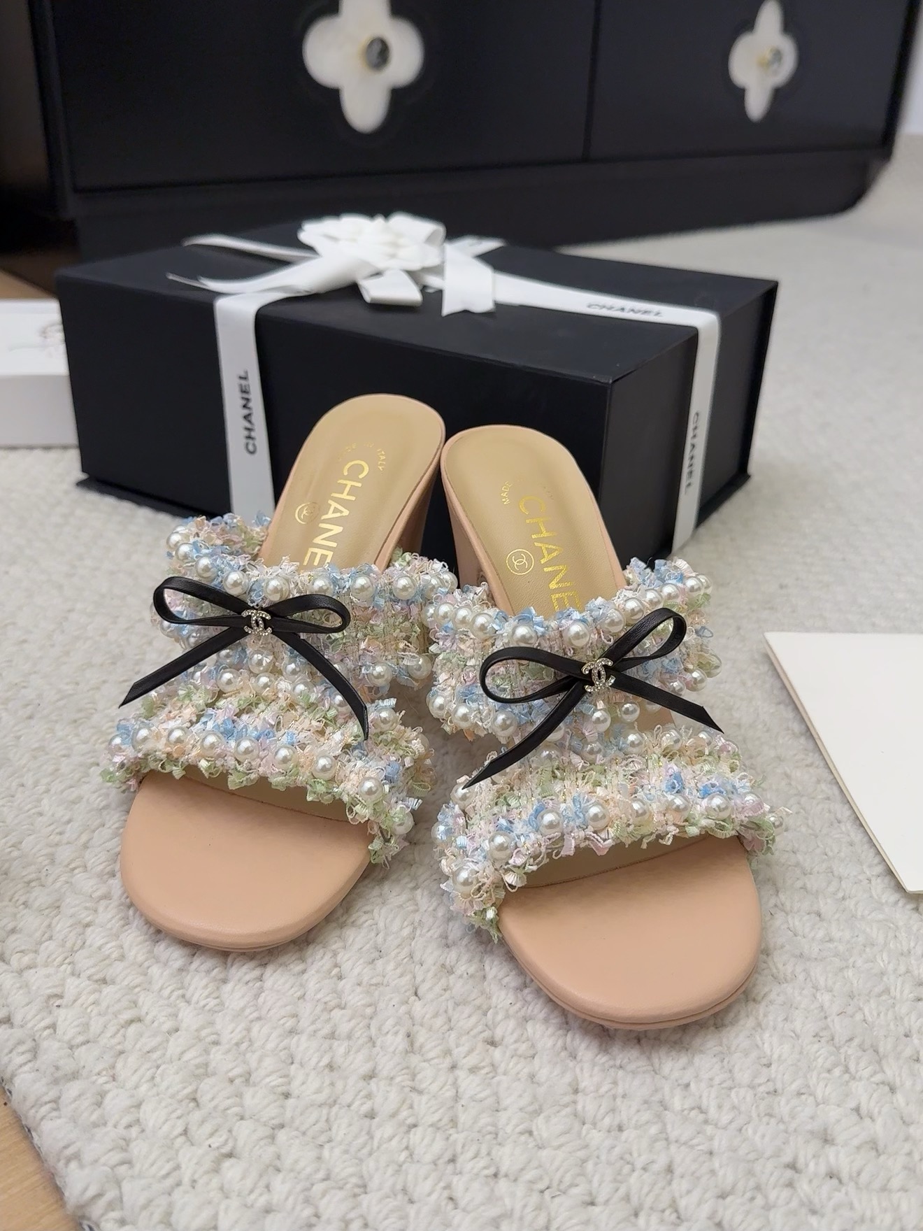 Elegant Tweed Block Heel Sandals Embellished with Pearls and Bows 8 i1742905153 5022 8